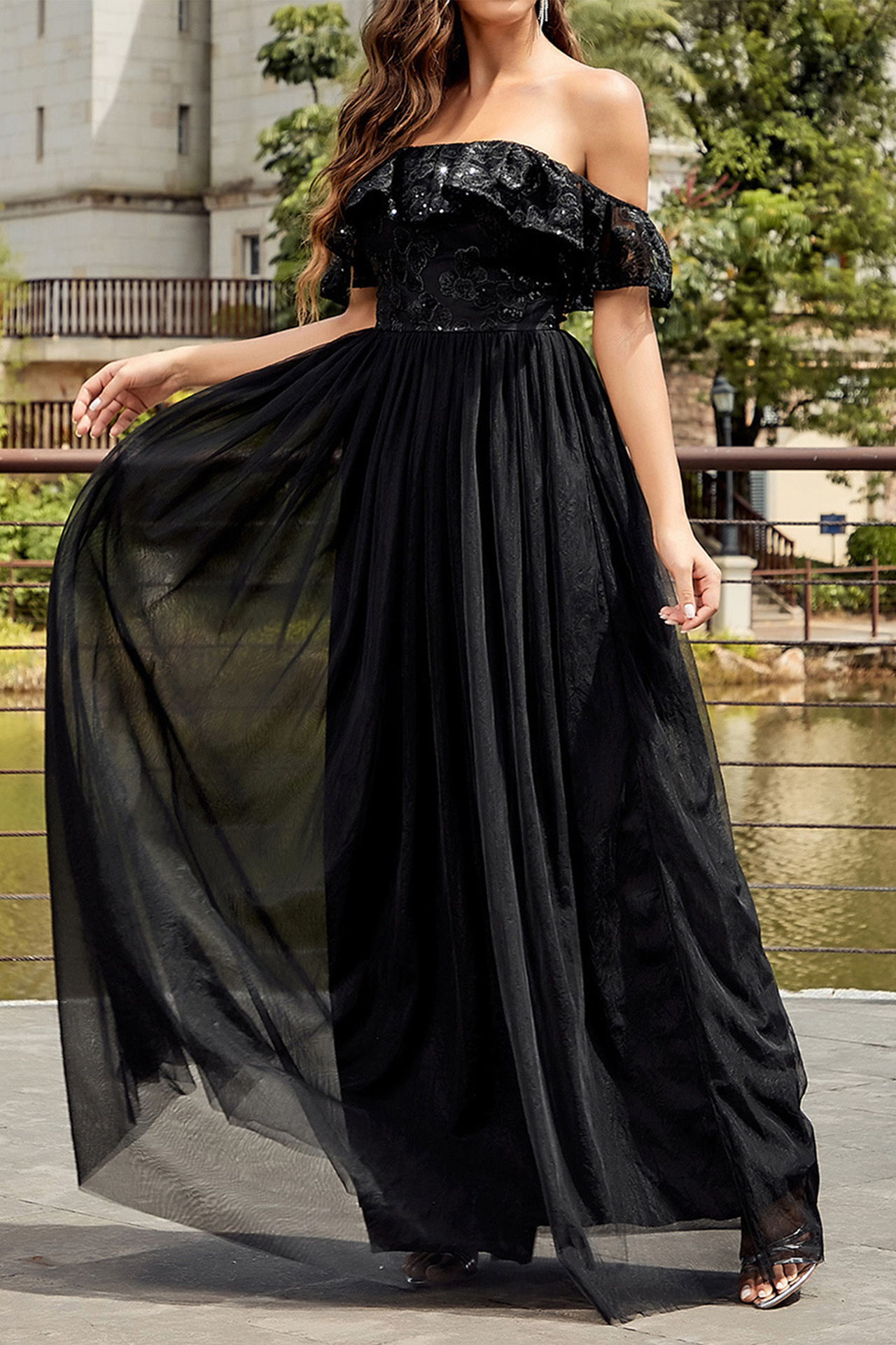 Yasmin Maxi Dress In Black