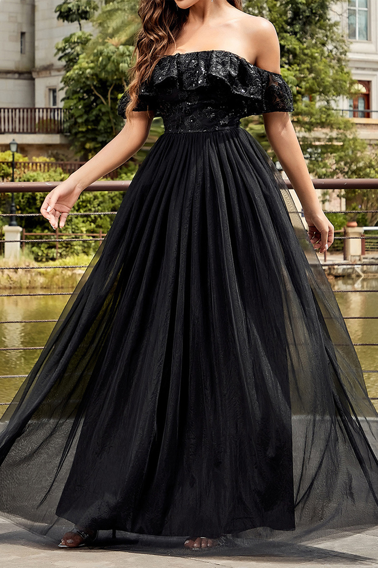 Yasmin Maxi Dress In Black