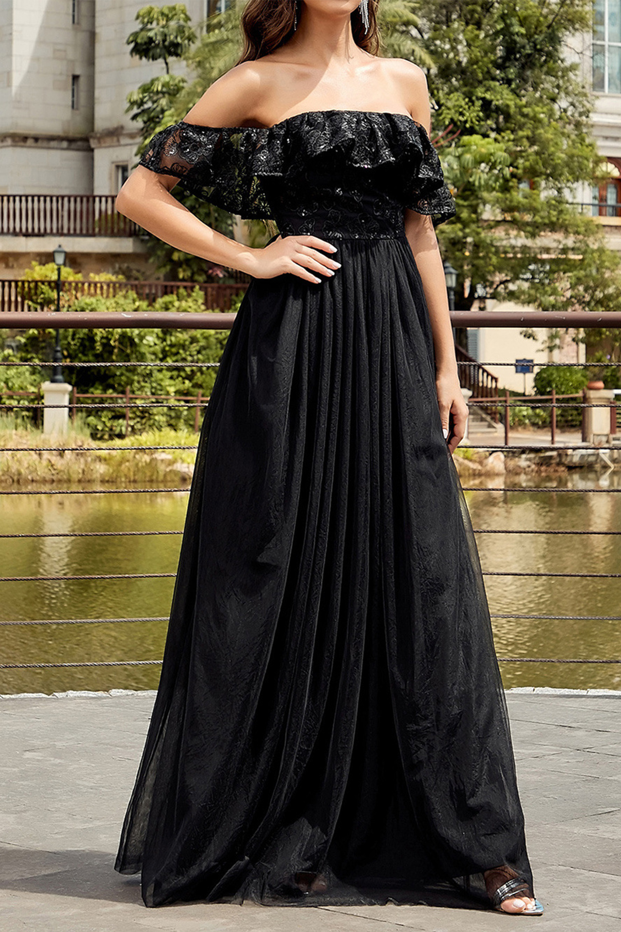 Yasmin Maxi Dress In Black