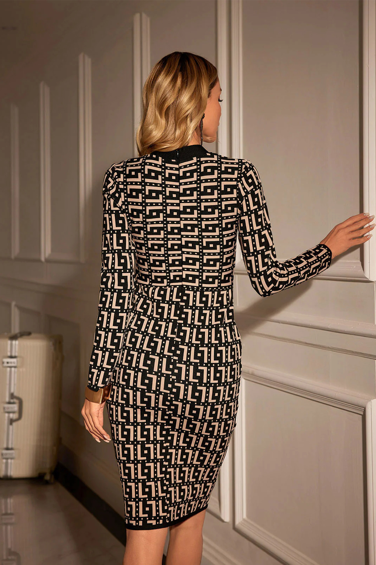 Rogelio V Neck Printed Bandage Dress