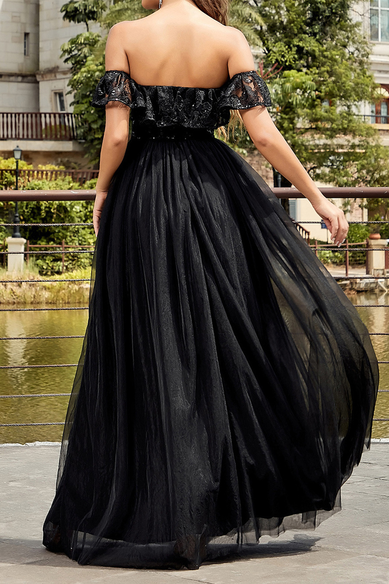Yasmin Maxi Dress In Black