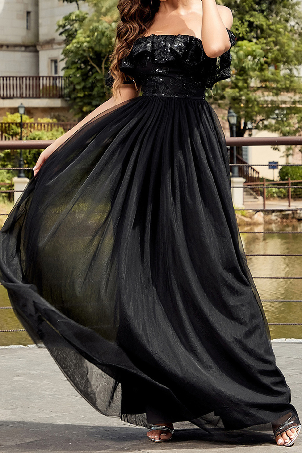 Yasmin Maxi Dress In Black