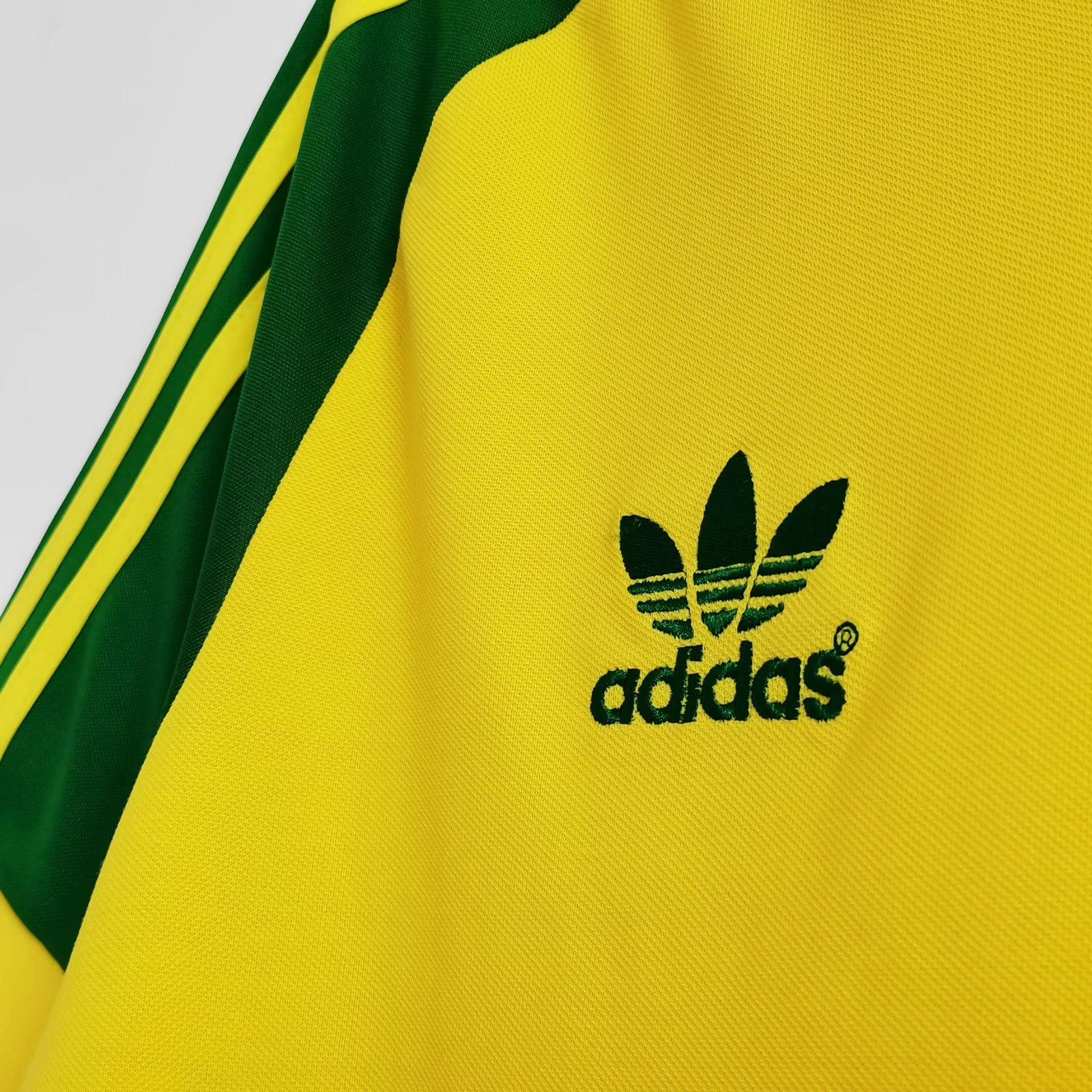 Retro Wales 1982 Away Stadium Jersey
