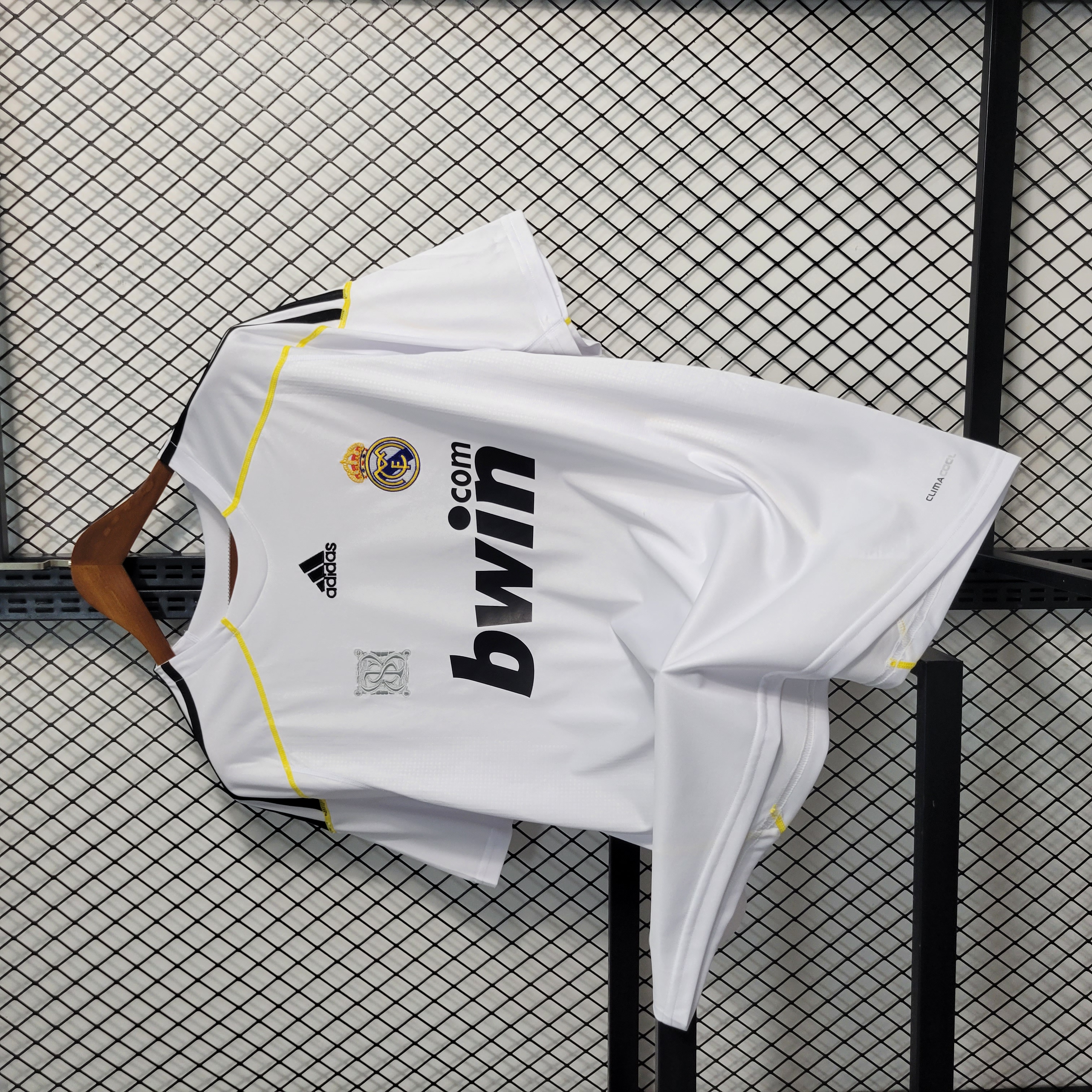 Retro Real Madrid 09-10 Home Stadium Jersey
