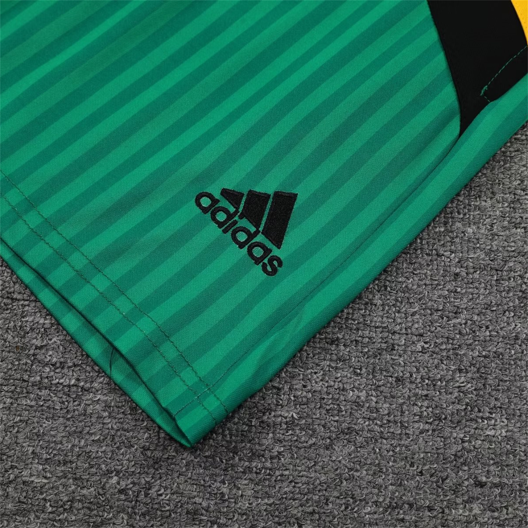 Bayern Munich 23-24 Short-Sleeve Training Set - Yellow