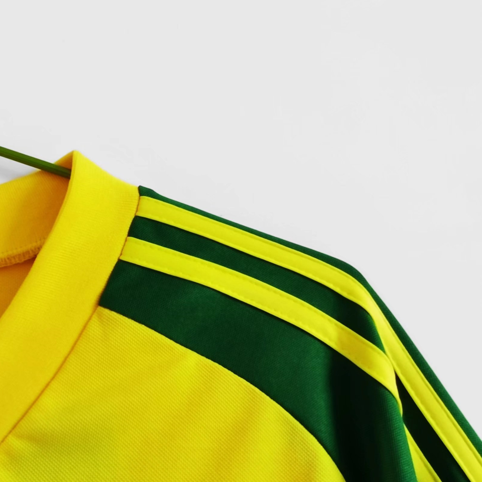 Retro Wales 1982 Away Stadium Jersey