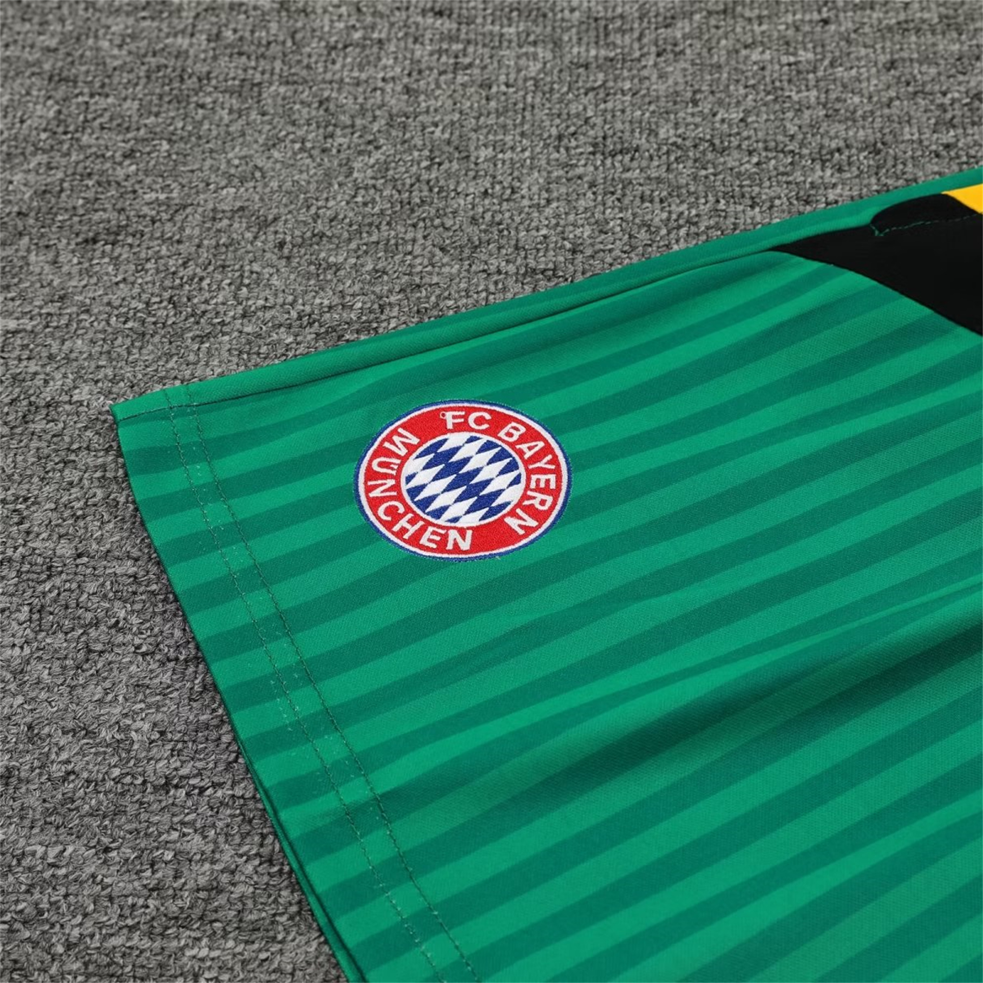 Bayern Munich 23-24 Short-Sleeve Training Set - Yellow