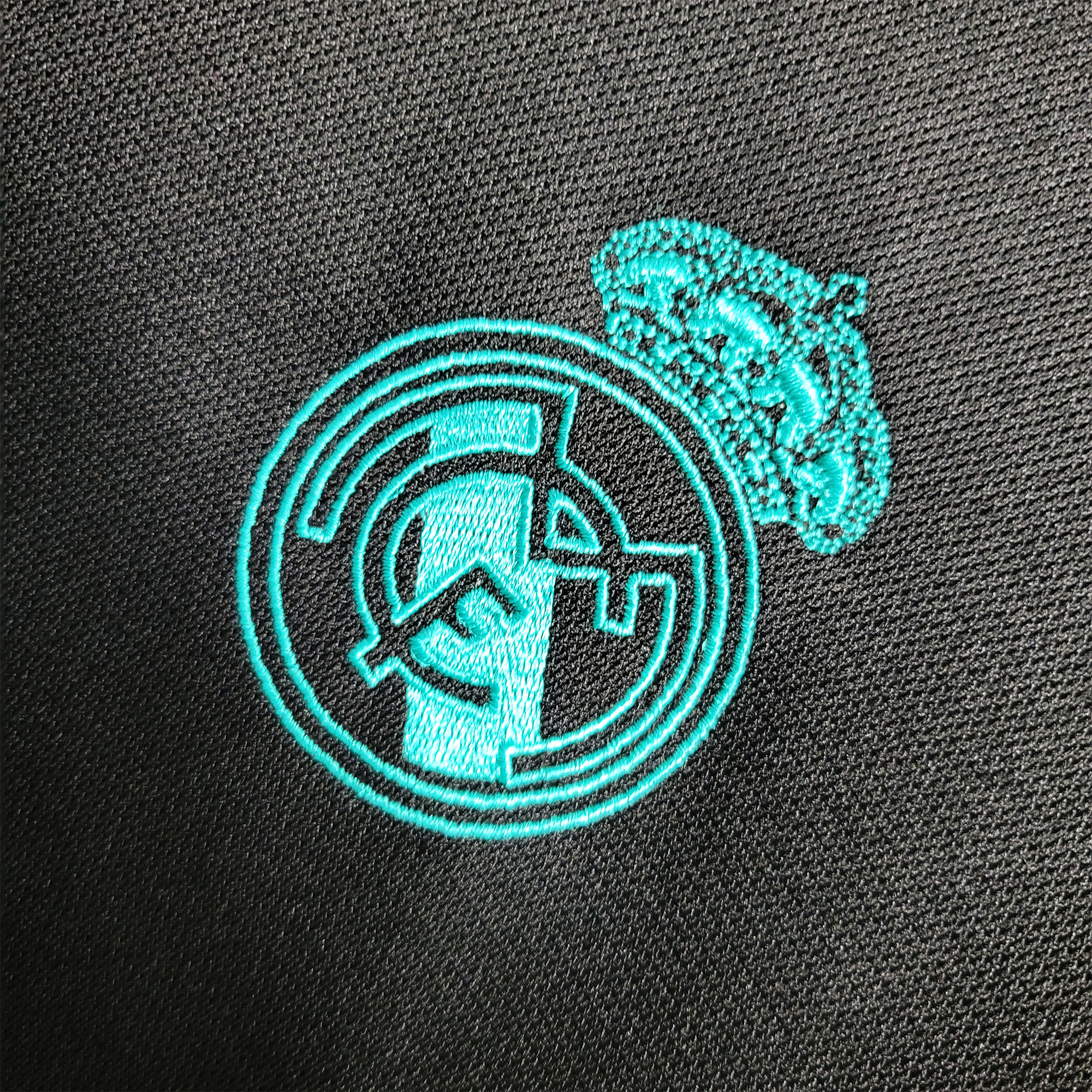 Retro Real Madrid 17-18 Away Stadium Jersey