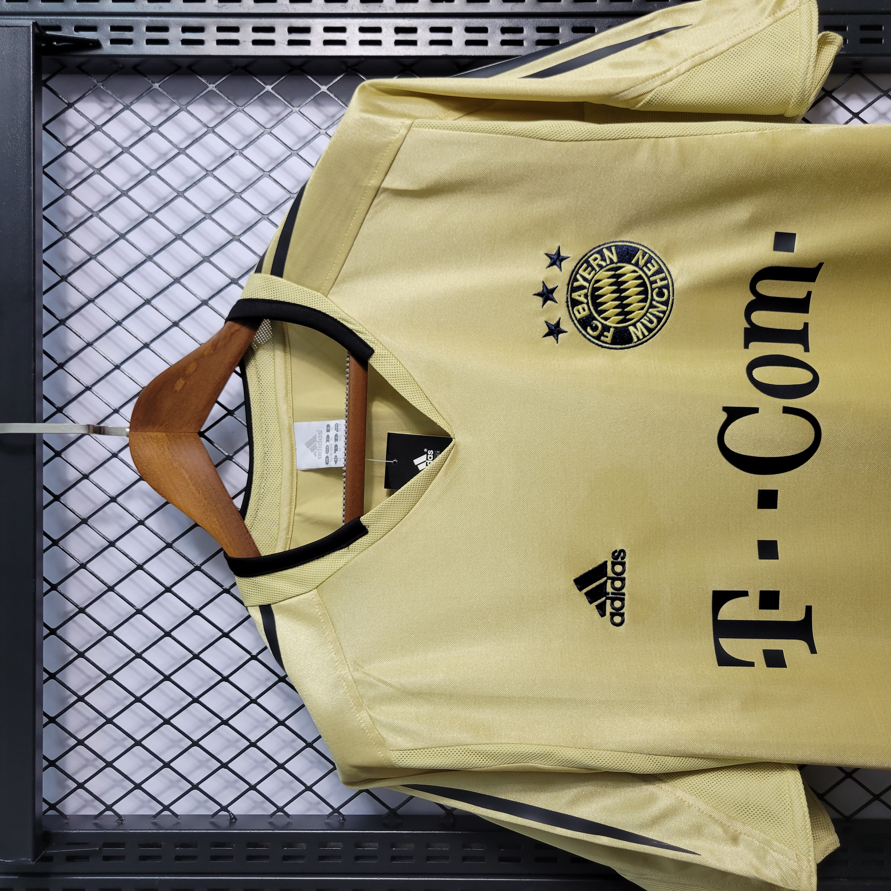 Bayern Munich Retro 04-05 Away Shirt