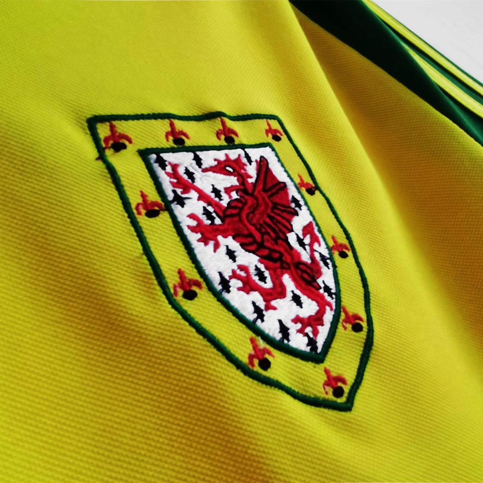 Retro Wales 1982 Away Stadium Jersey