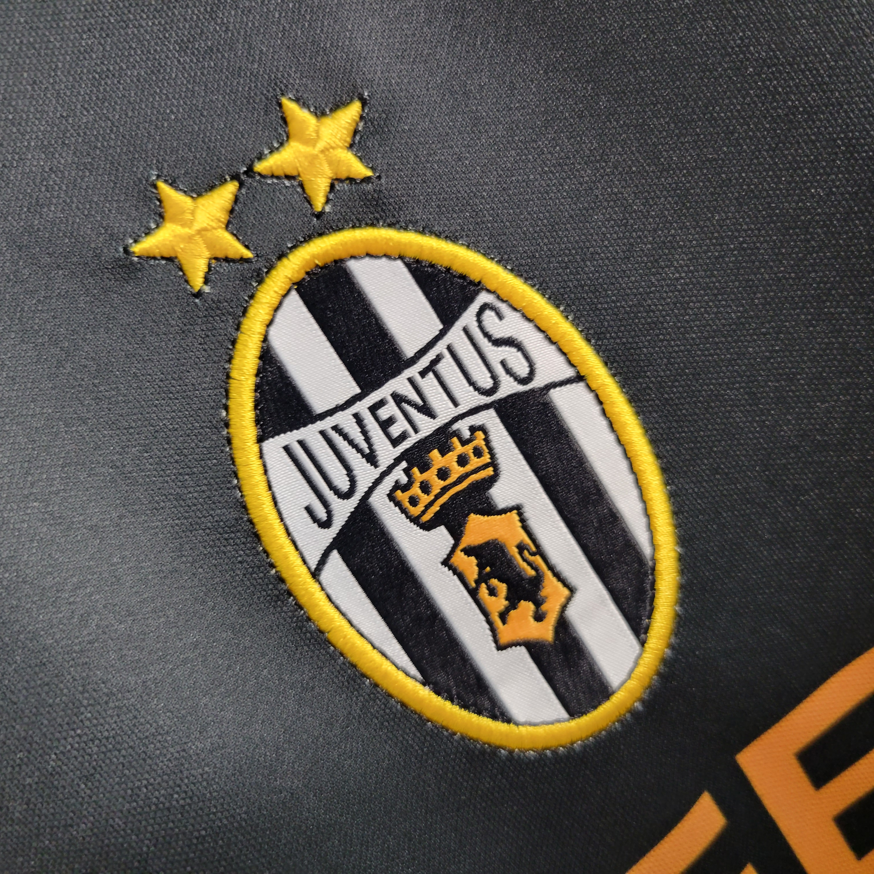 Retro Juventus 2001-02 Away Stadium Jersey