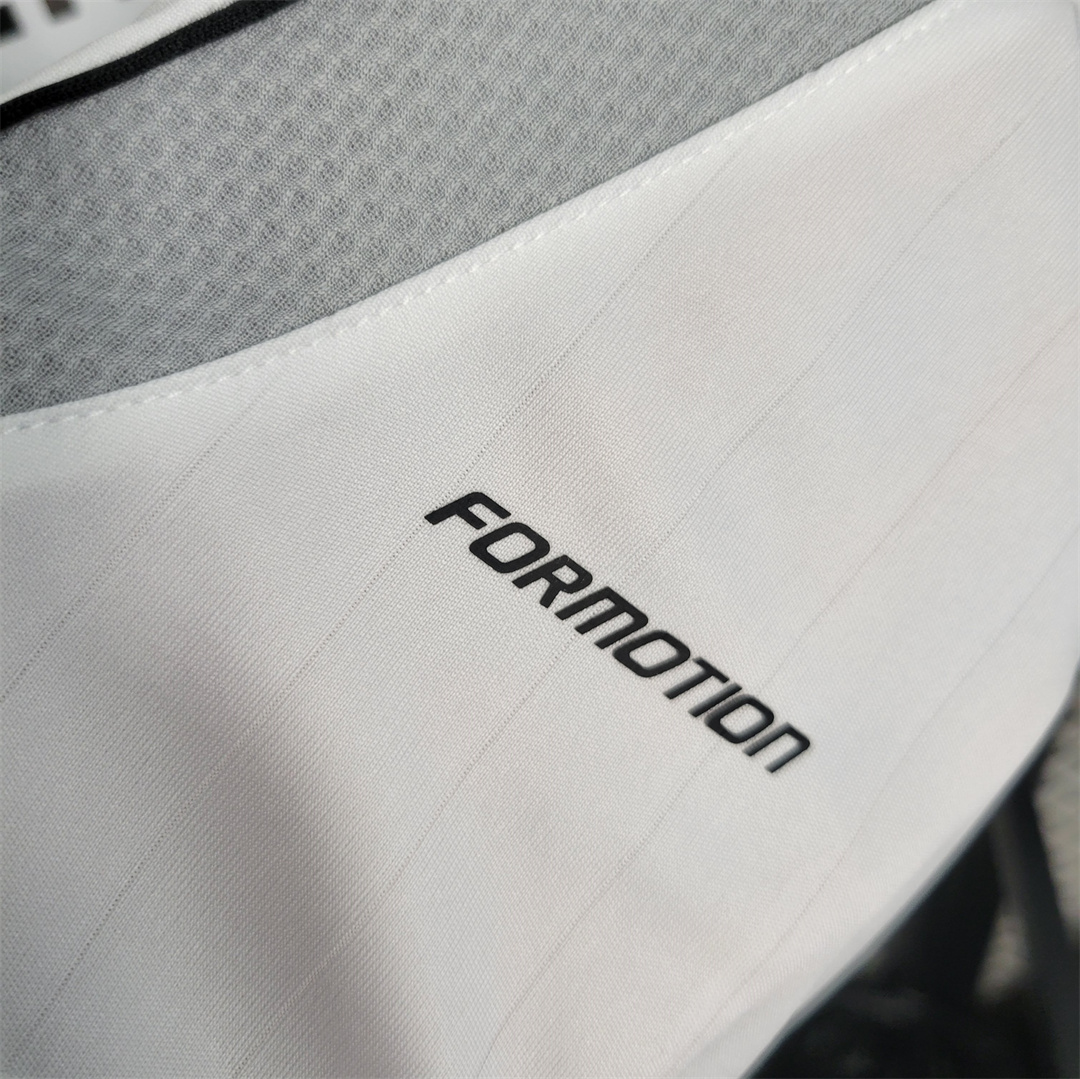 Real Madrid Retro 06-07 Home Stadium Jersey