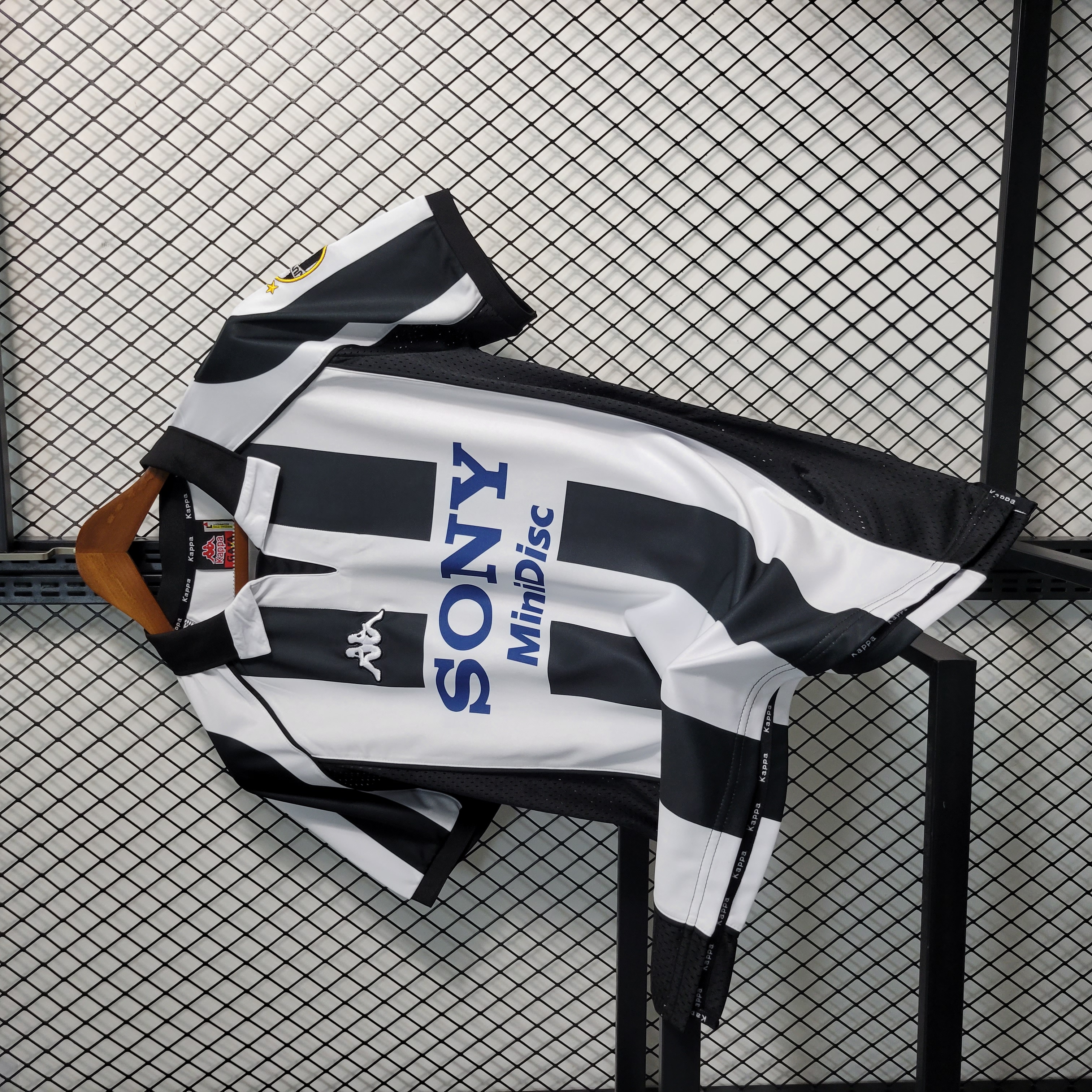 Retro Juventus 1997-98 Home Stadium Jersey