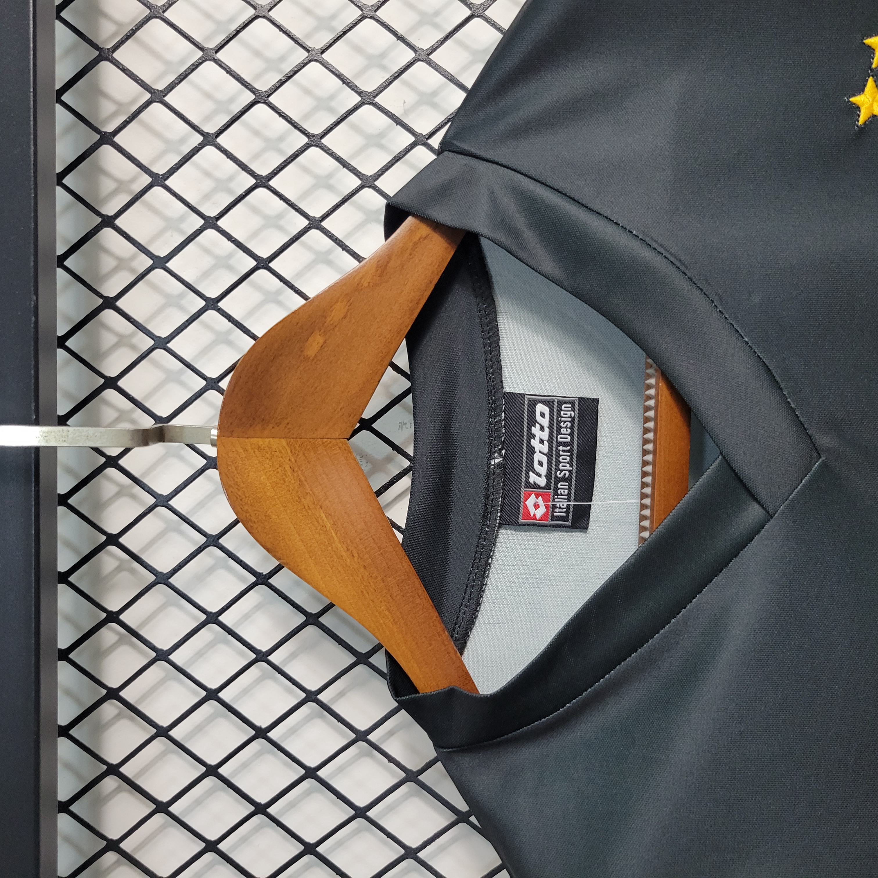 Retro Juventus 2001-02 Away Stadium Jersey