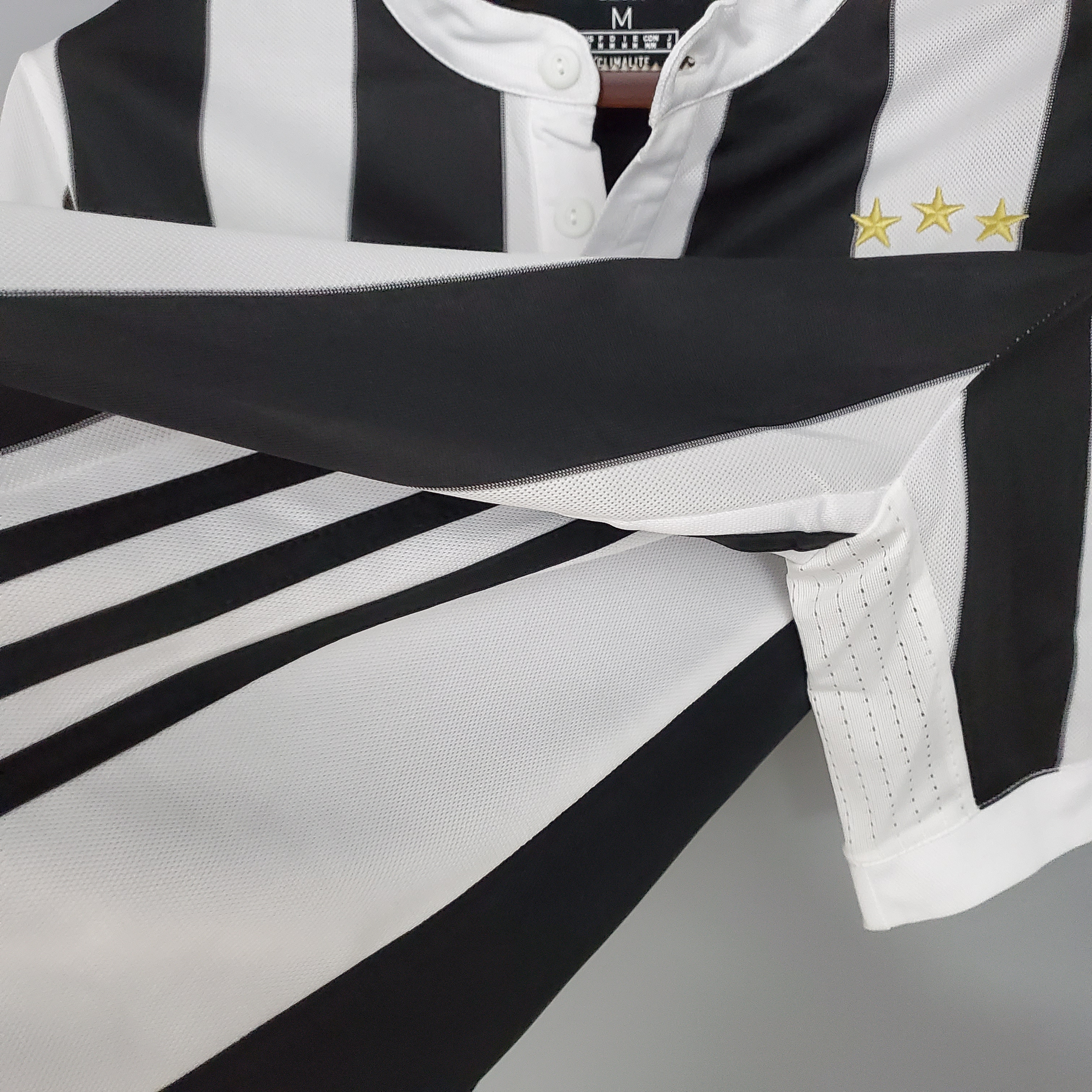 Retro Juventus 2017-18 Home Stadium Jersey