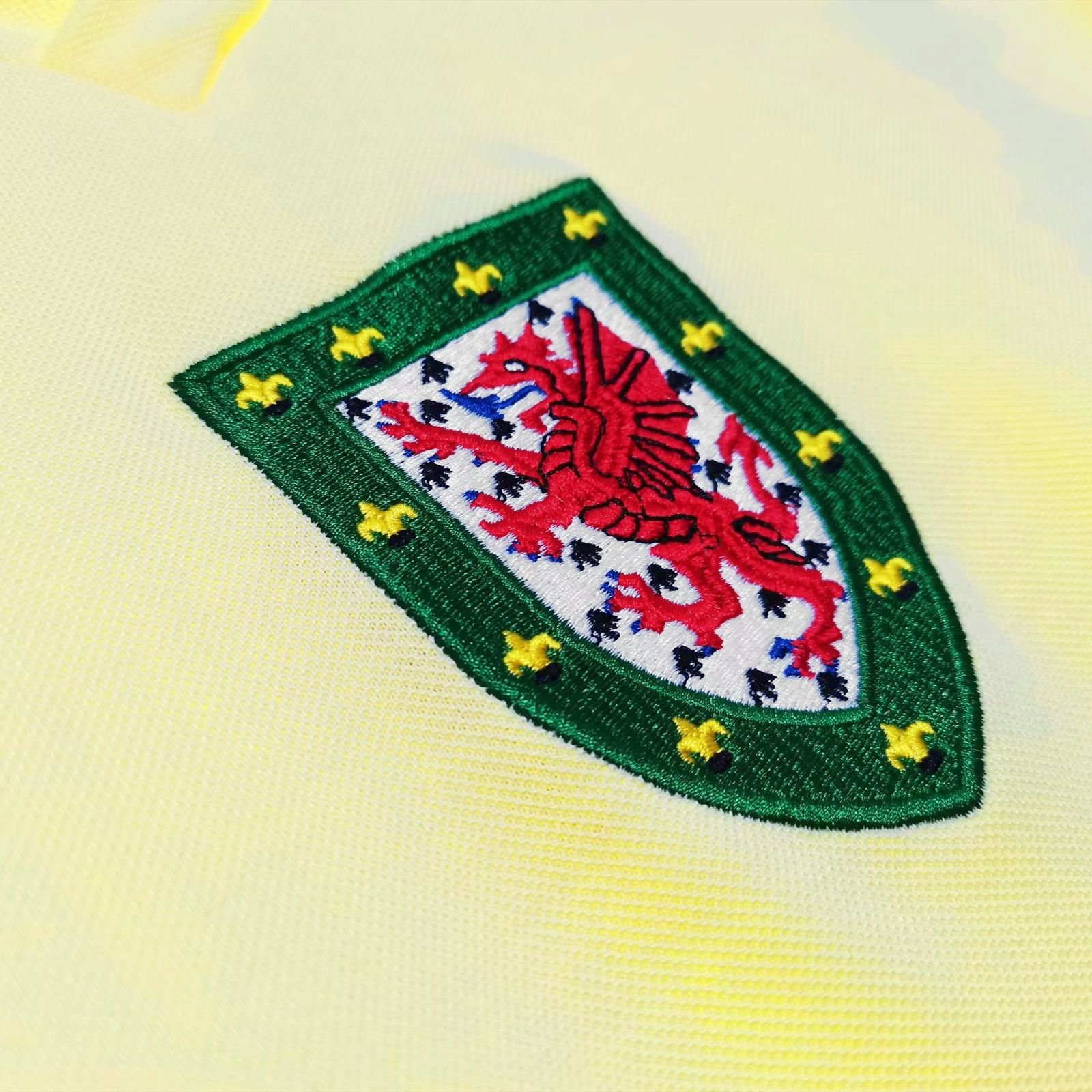 Retro Wales 1976 Away Stadium Jersey