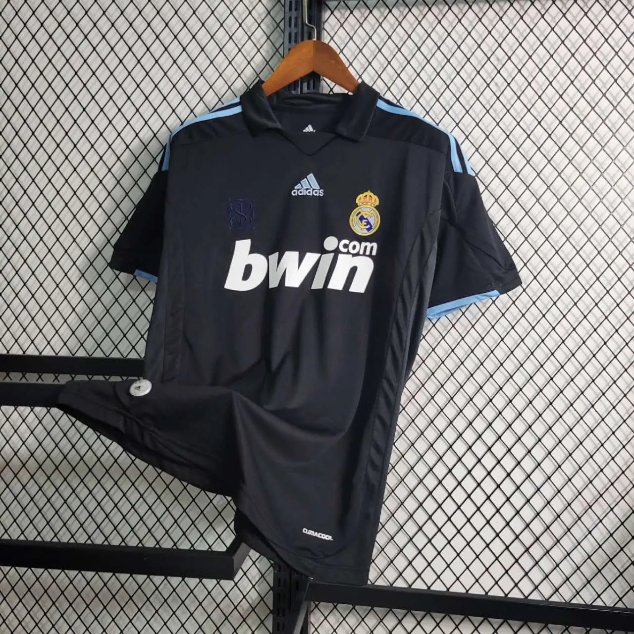 Retro Real Madrid 09-10 Away Stadium Jersey