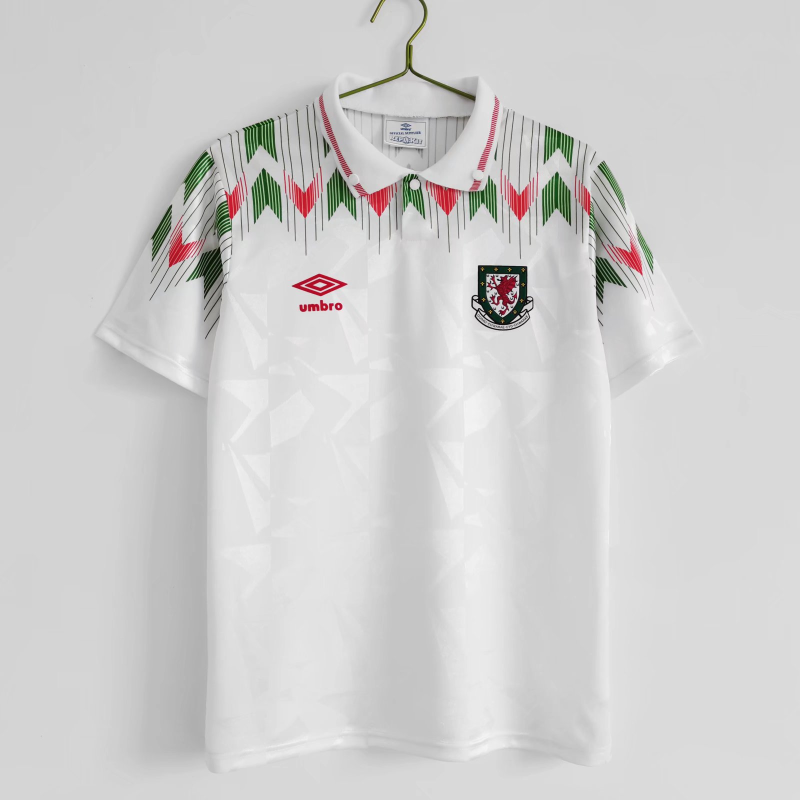 Retro Wales 1990-92 Away Stadium Jersey
