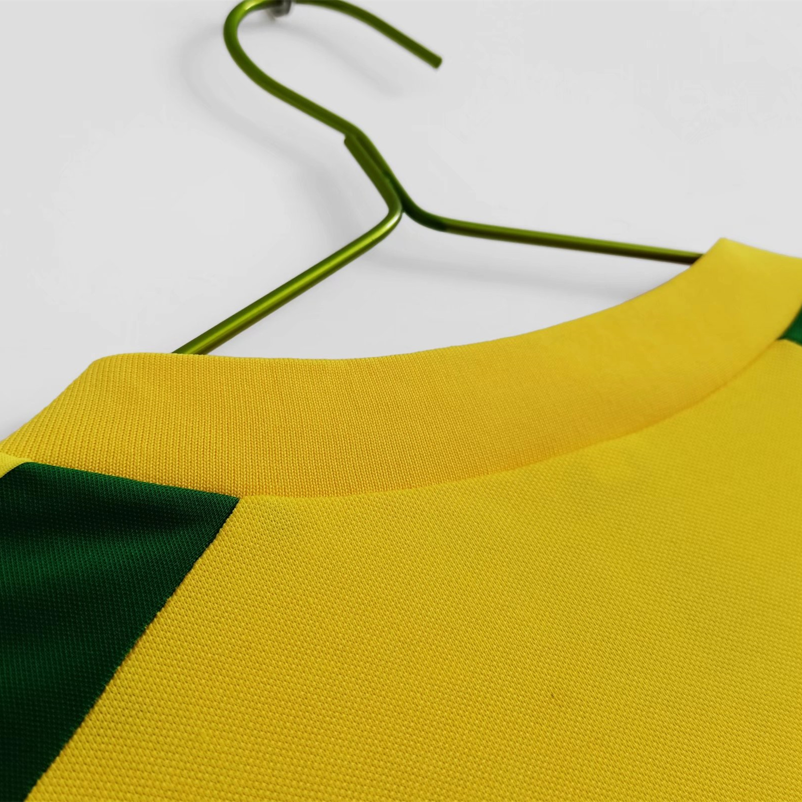 Retro Wales 1982 Away Stadium Jersey