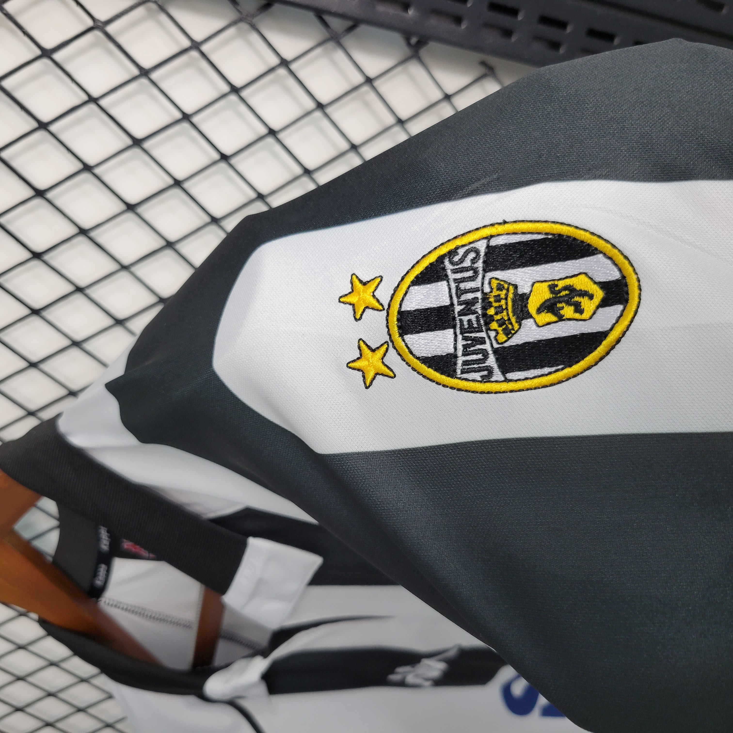 Retro Juventus 1997-98 Home Stadium Jersey