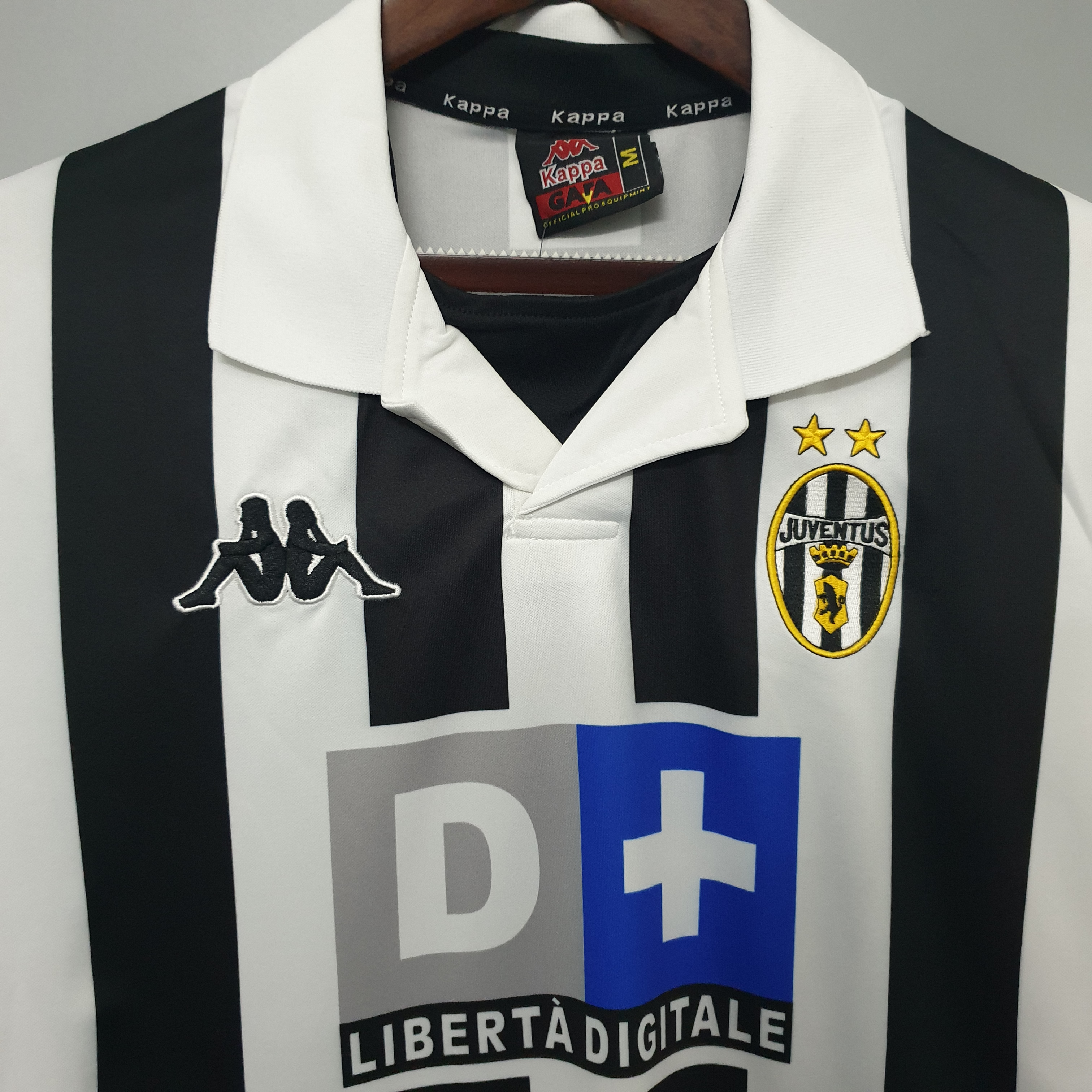 Retro Juventus 1999-00 Home Stadium Jersey