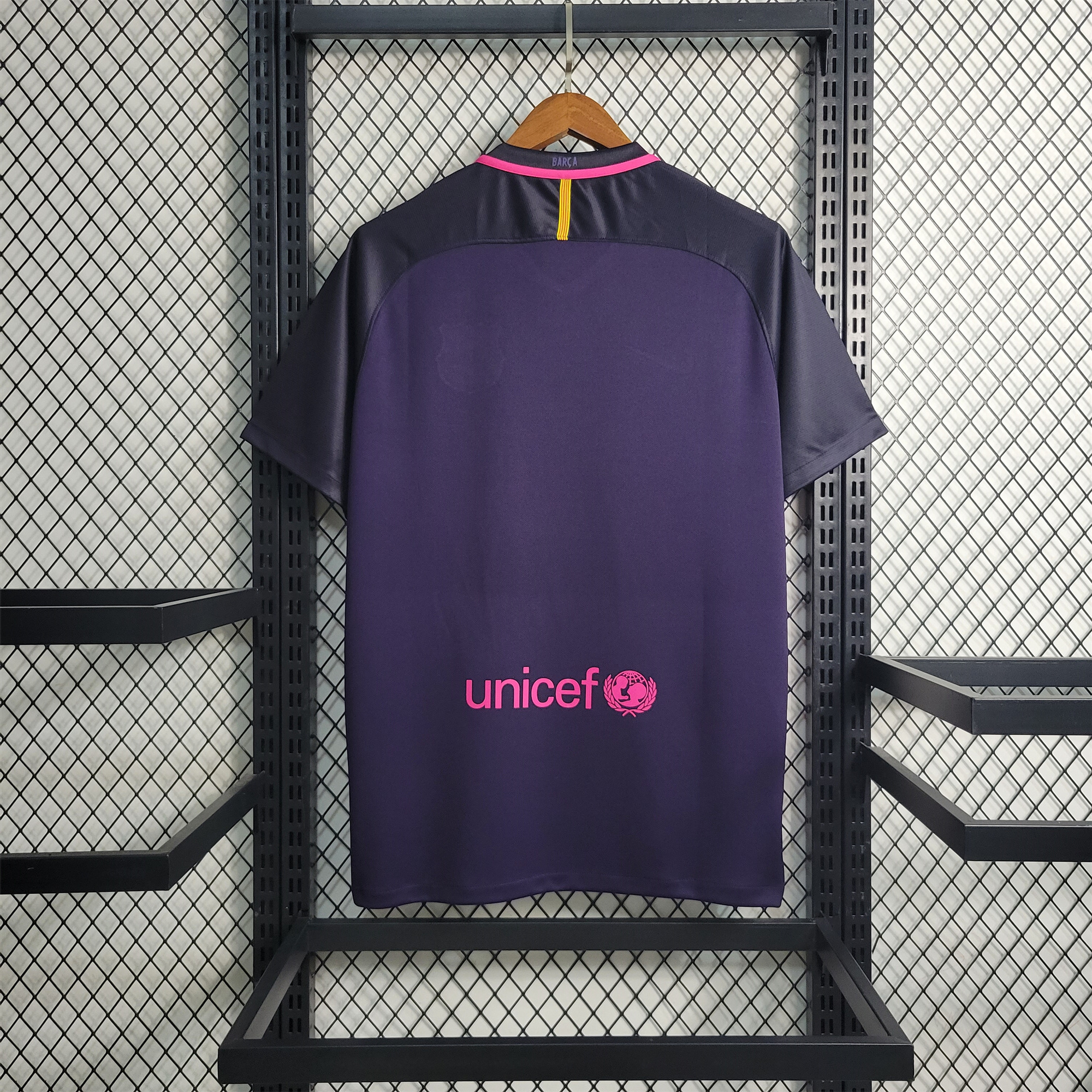 B.A.R.S.A Retro 16-17 Away Stadium Jersey