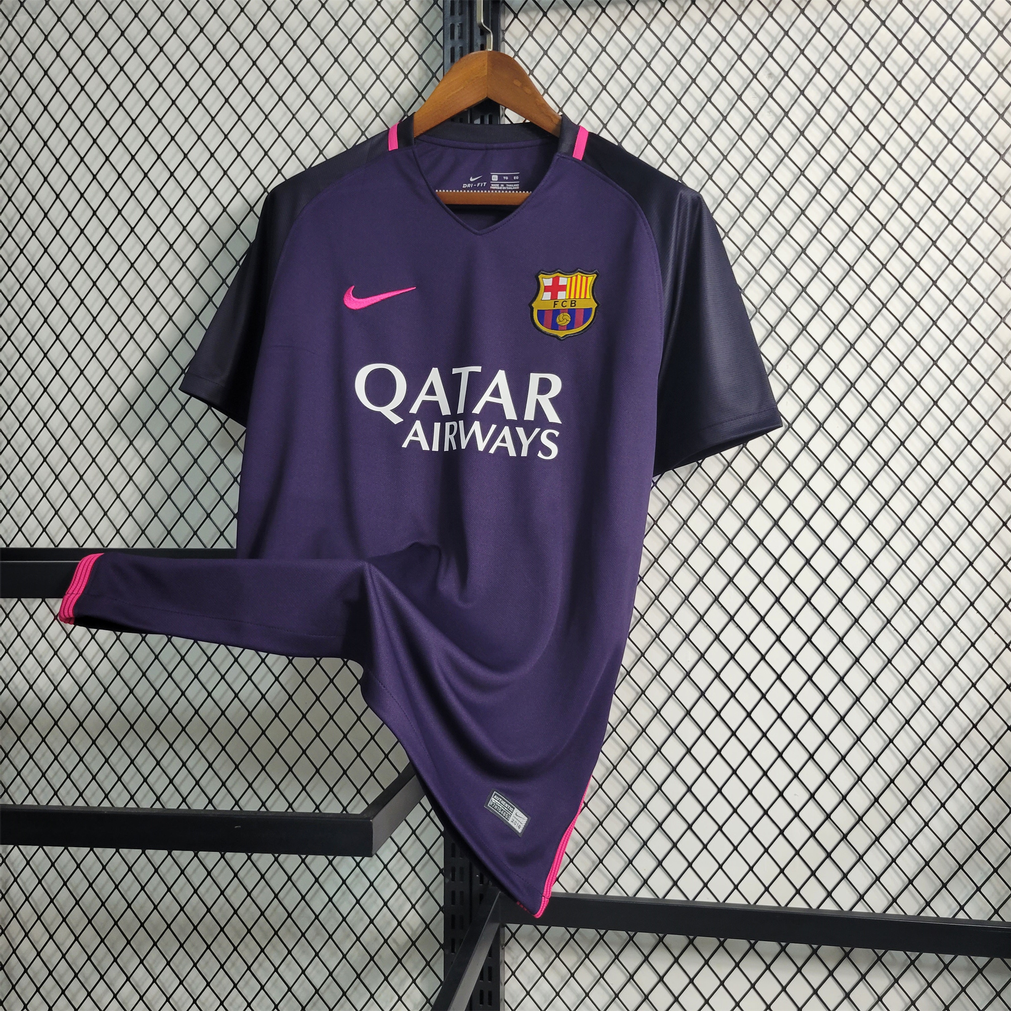 B.A.R.S.A Retro 16-17 Away Stadium Jersey