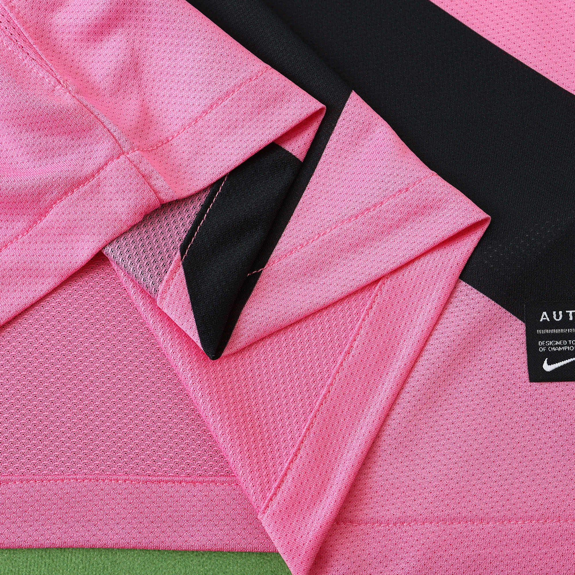 Retro Juventus 2012-13 Away Stadium Jersey