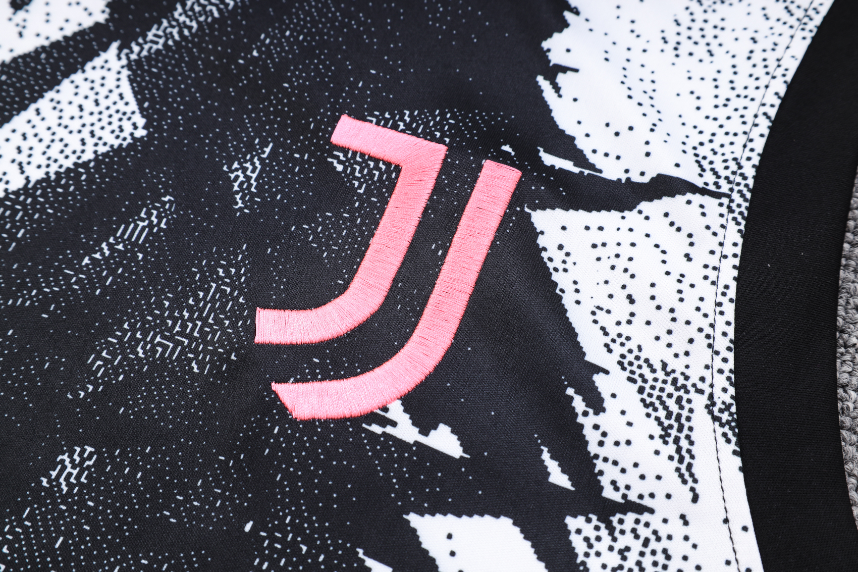 23-24 Juventus Black Training Vest Suit