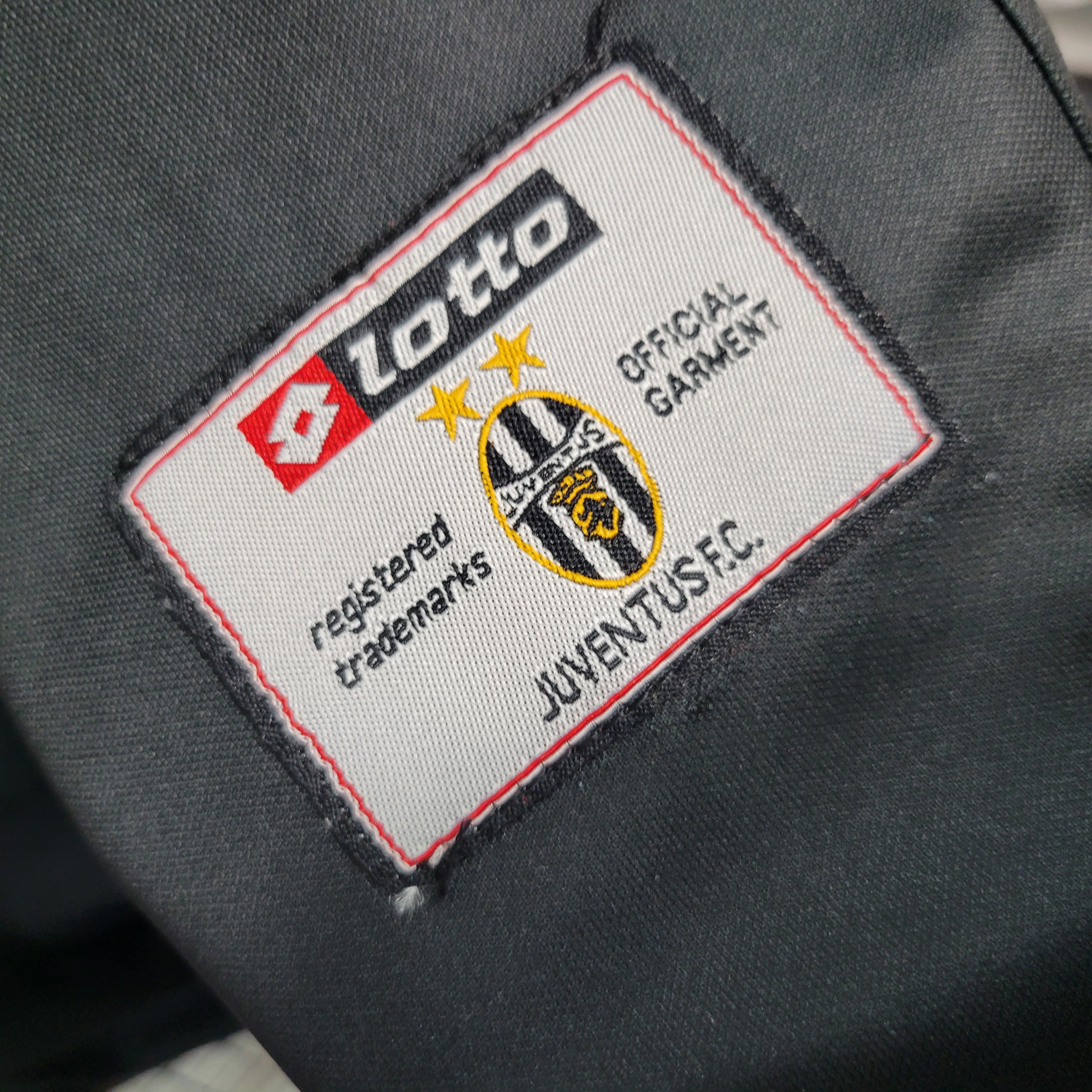 Retro Juventus 2001-02 Away Stadium Jersey