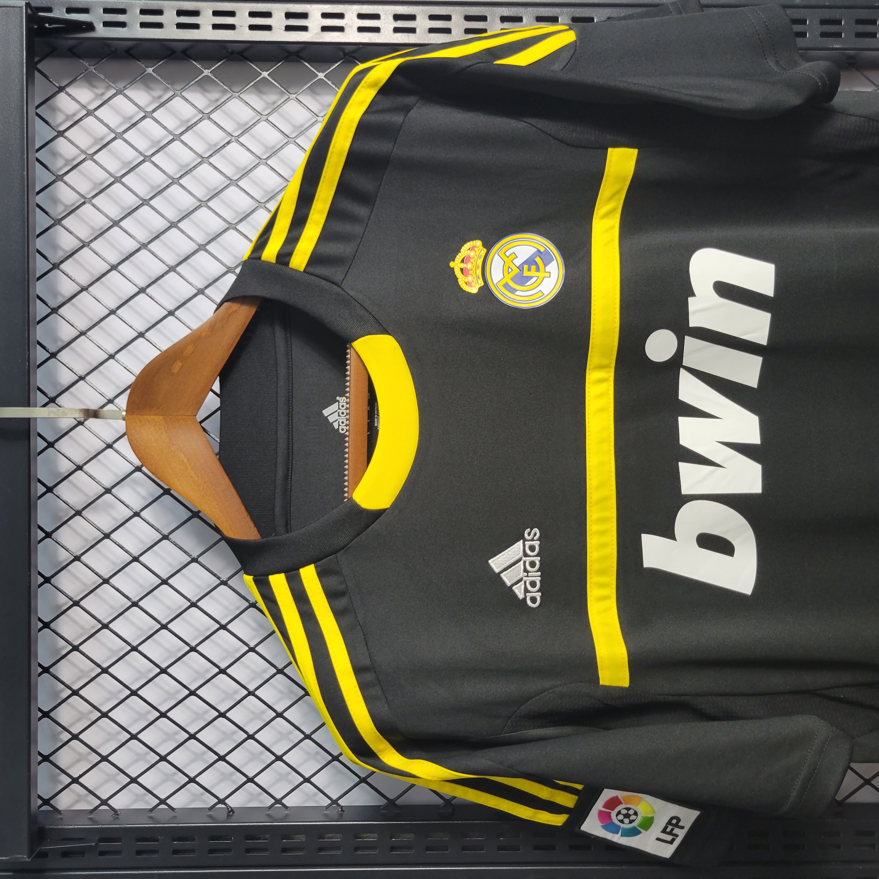 Retro Real Madrid 11-12 Black Goalkeeper Jersey