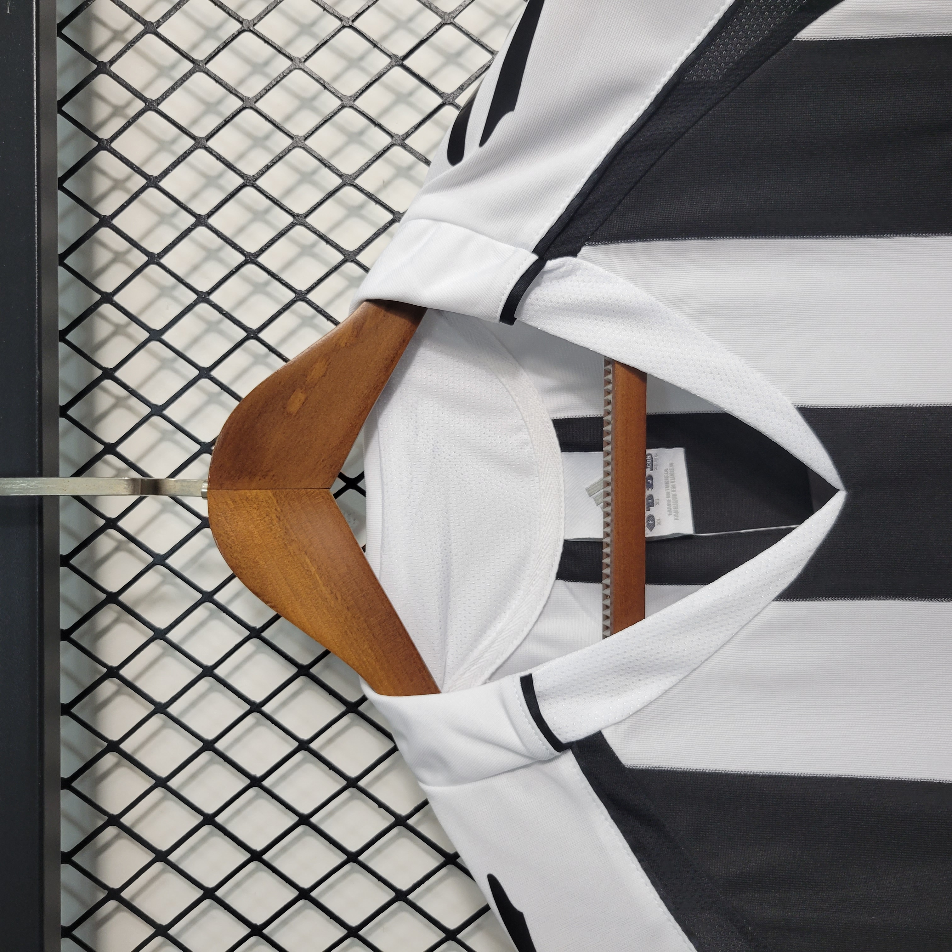 Retro Newcastle United 04-06 Home Stadium Jersey