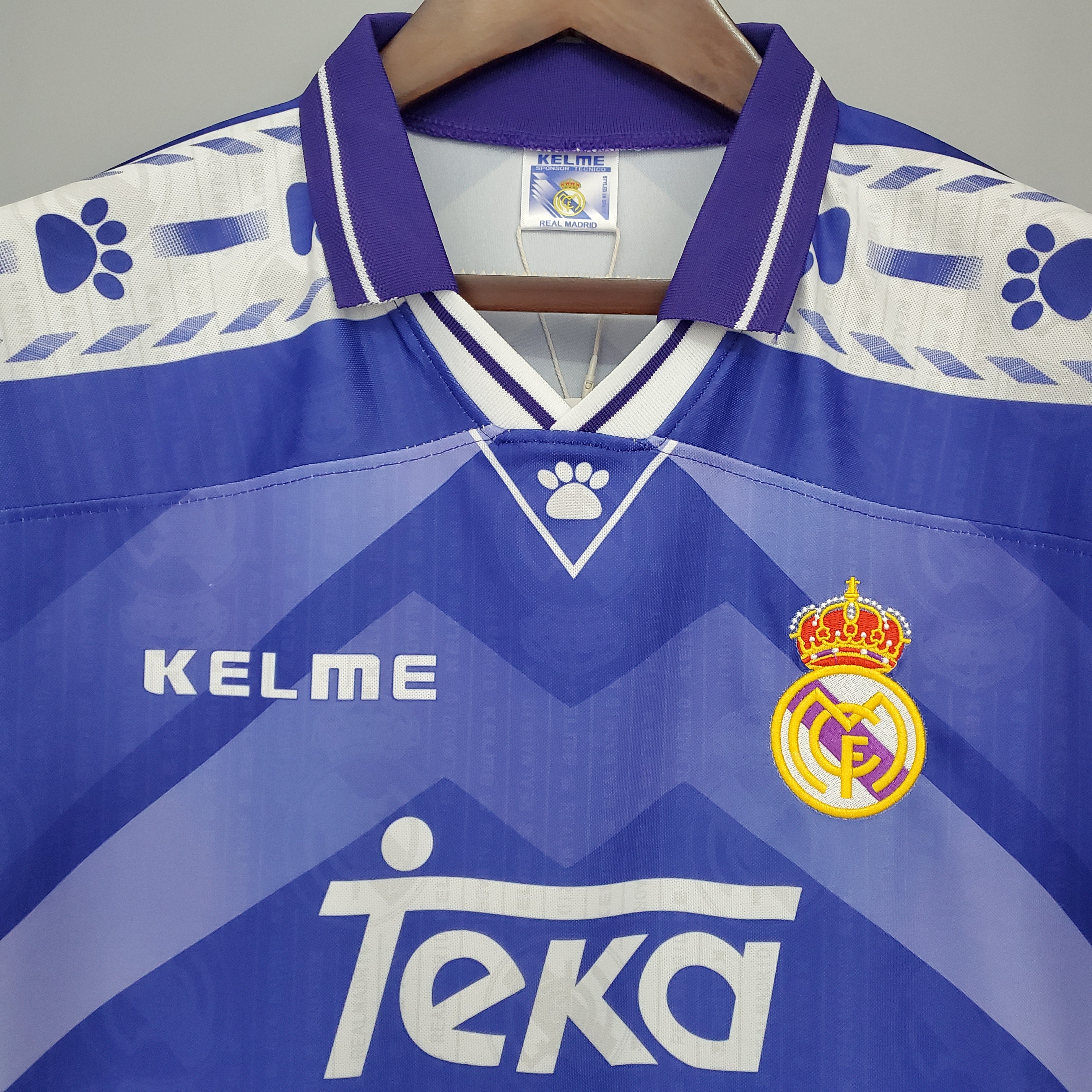 Retro Real Madrid 1996-97 Away Stadium Jersey
