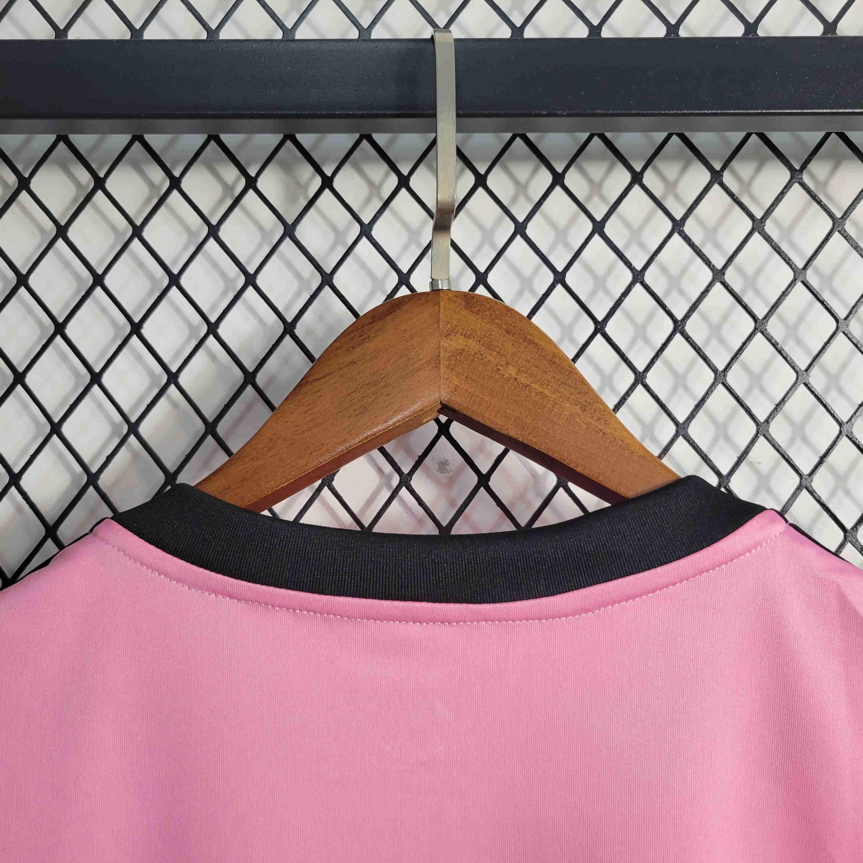 INT M.A.M 23-24 Pink Training Vest