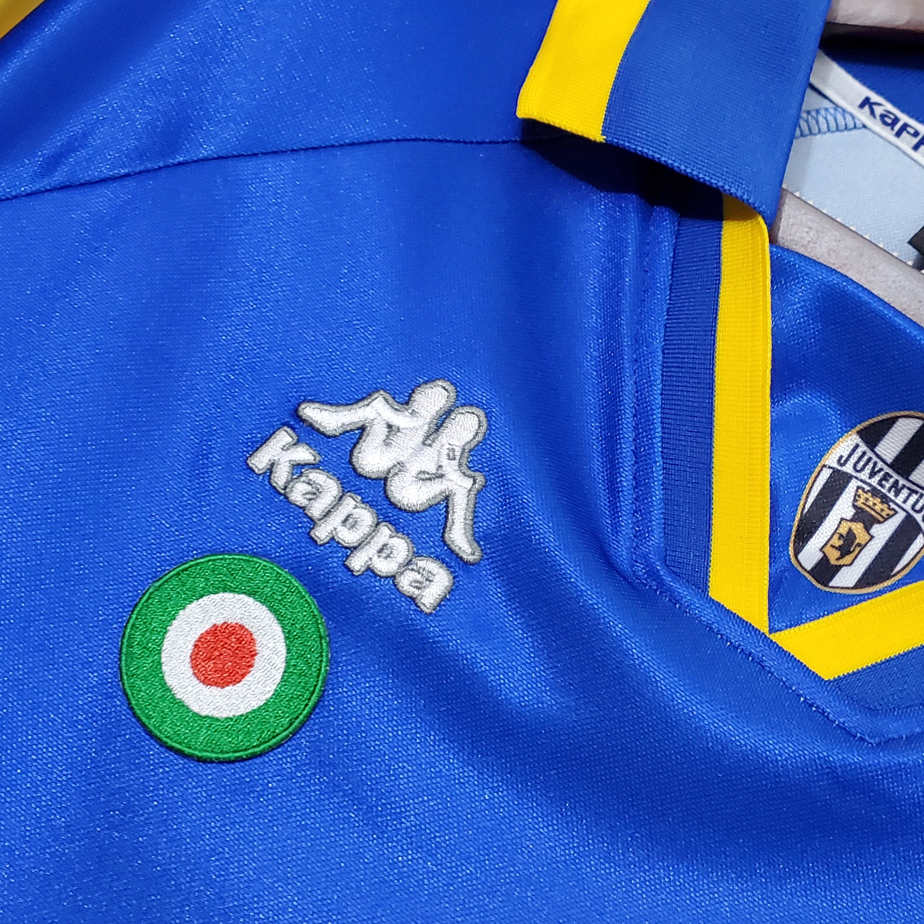Retro Juventus 1995-96 Away Stadium Jersey