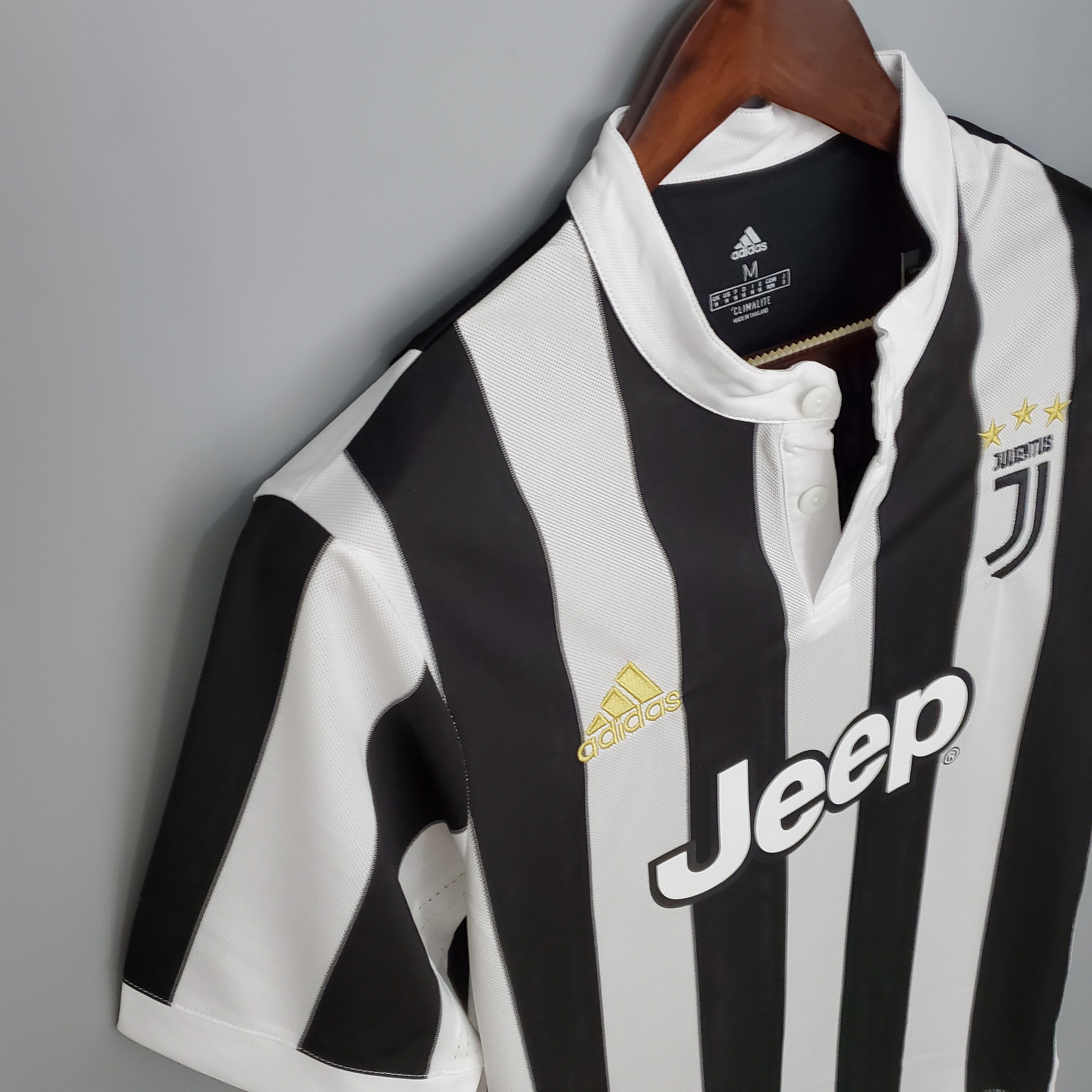 Retro Juventus 2017-18 Home Stadium Jersey