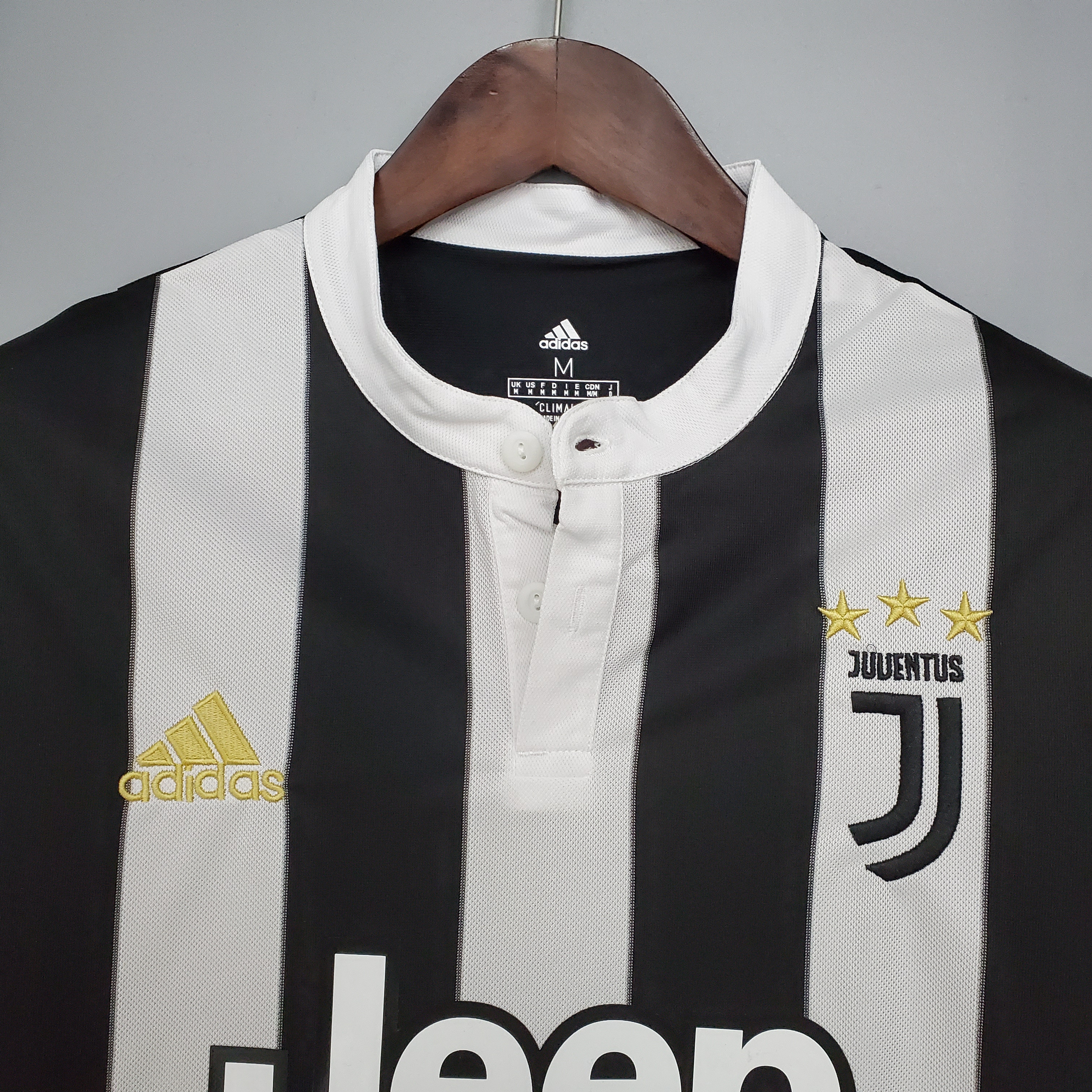 Retro Juventus 2017-18 Home Stadium Jersey