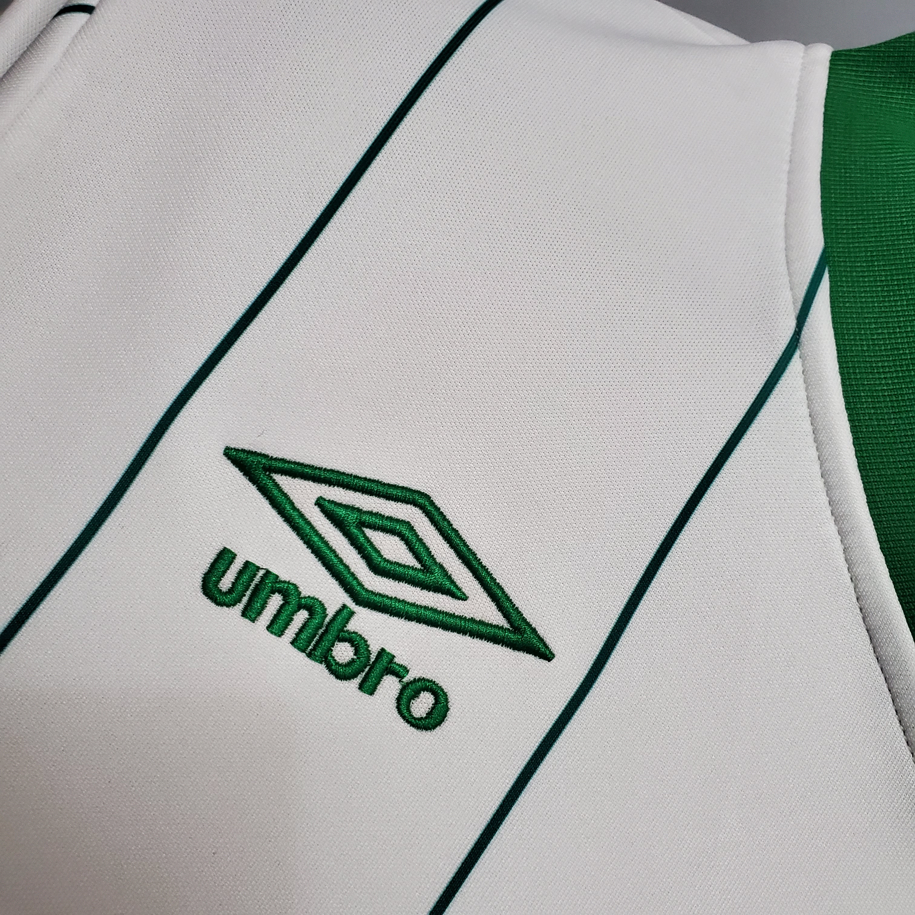 Retro Celtic 1982-83 Away Stadium Jersey