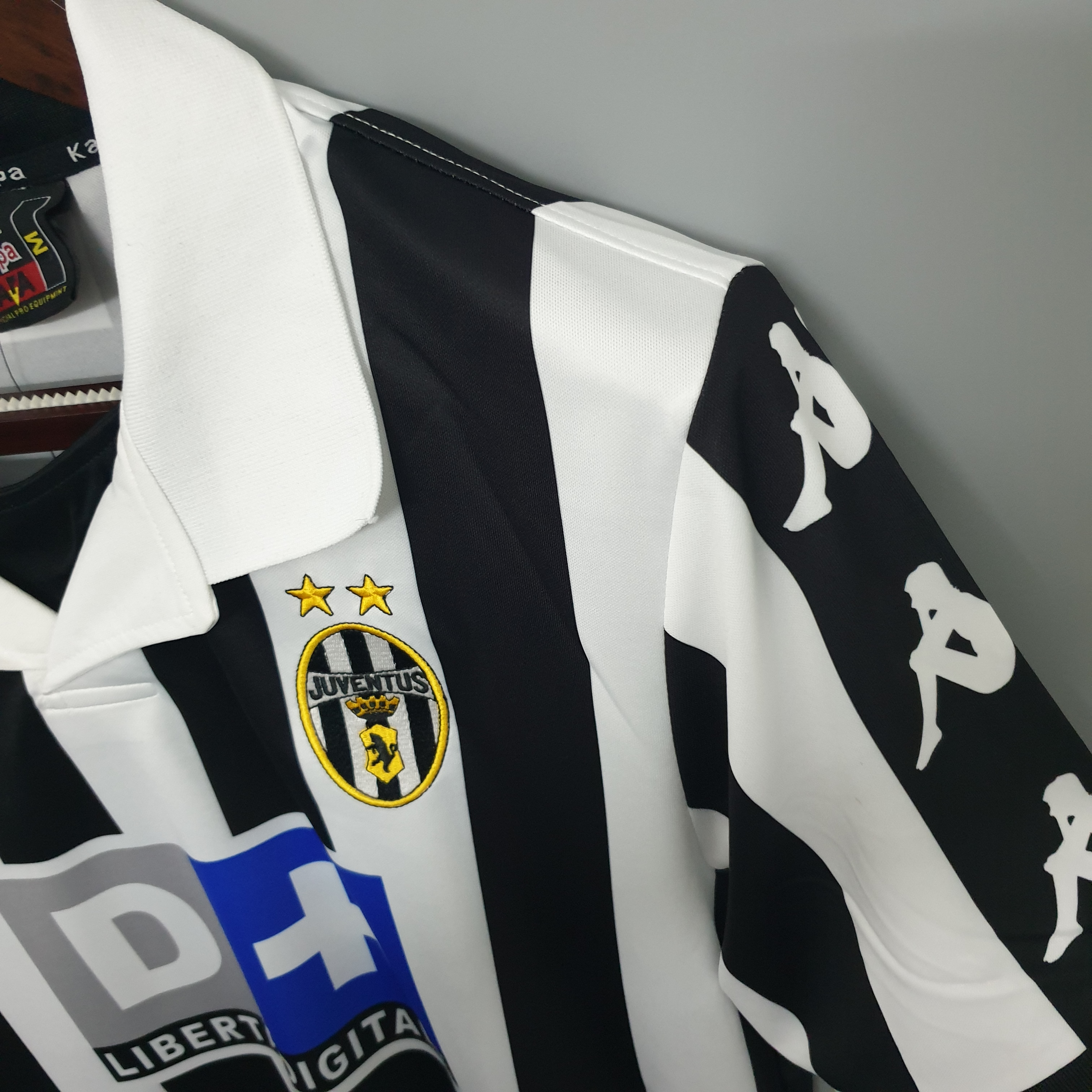 Retro Juventus 1999-00 Home Stadium Jersey