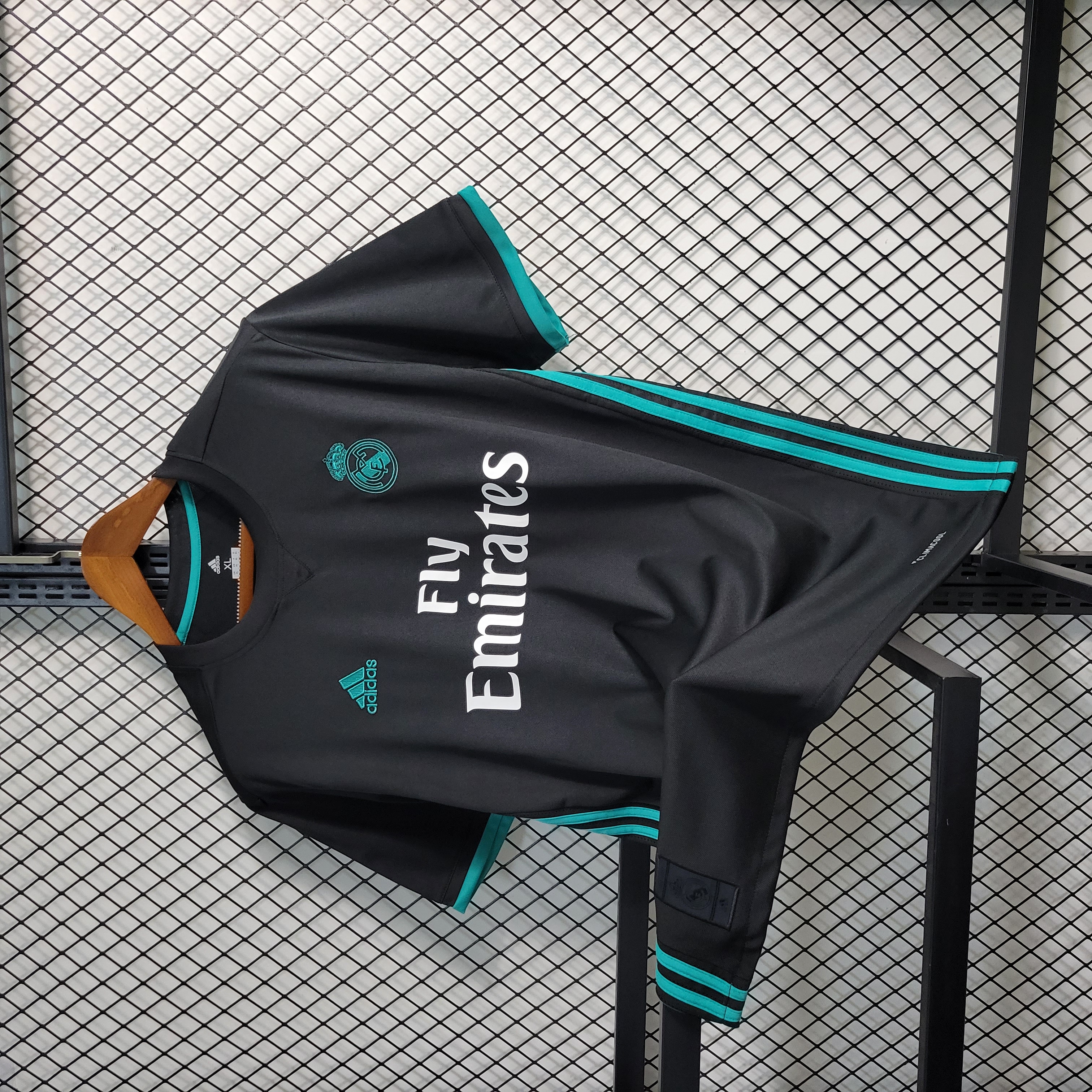 Retro Real Madrid 17-18 Away Stadium Jersey
