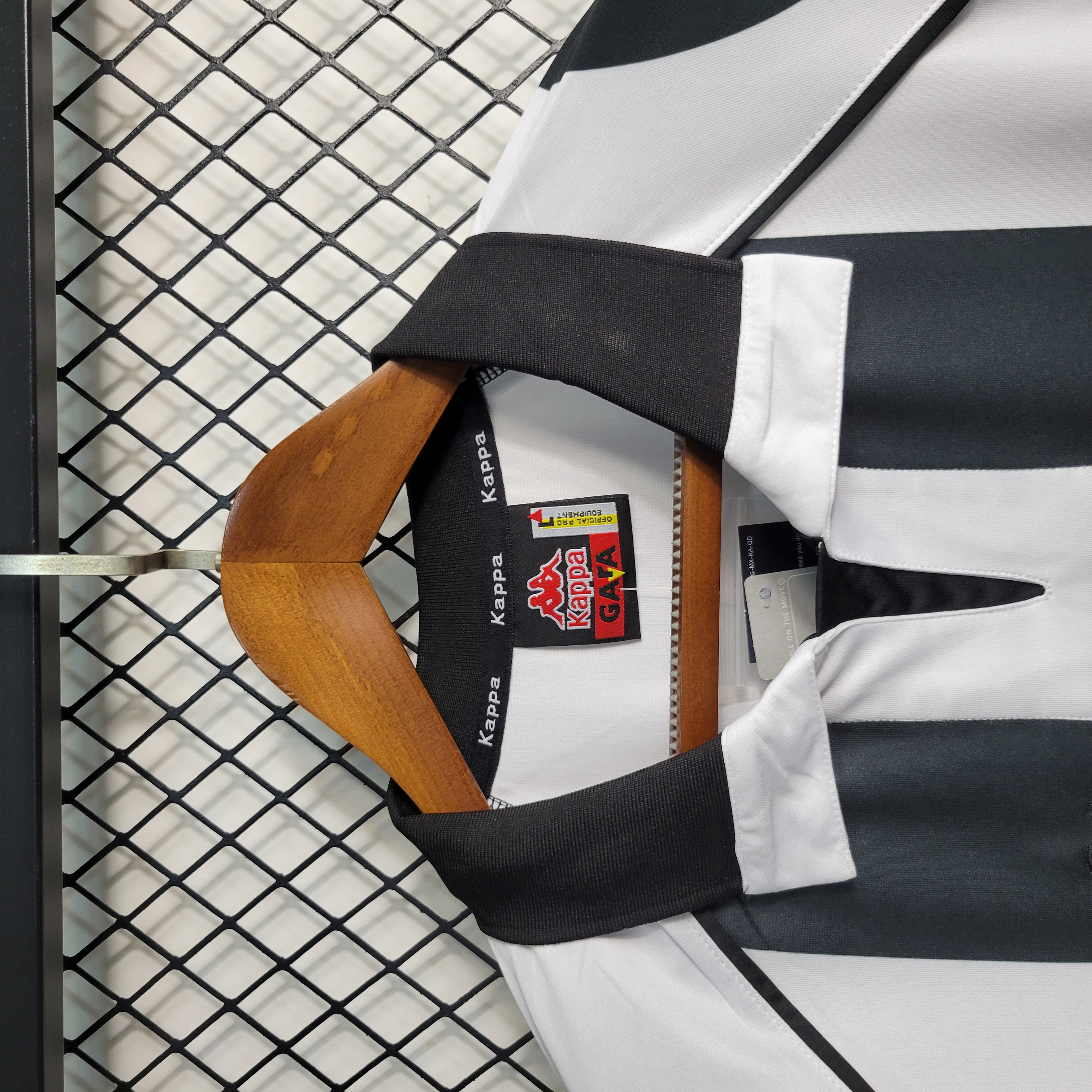 Retro Juventus 1997-98 Home Stadium Jersey