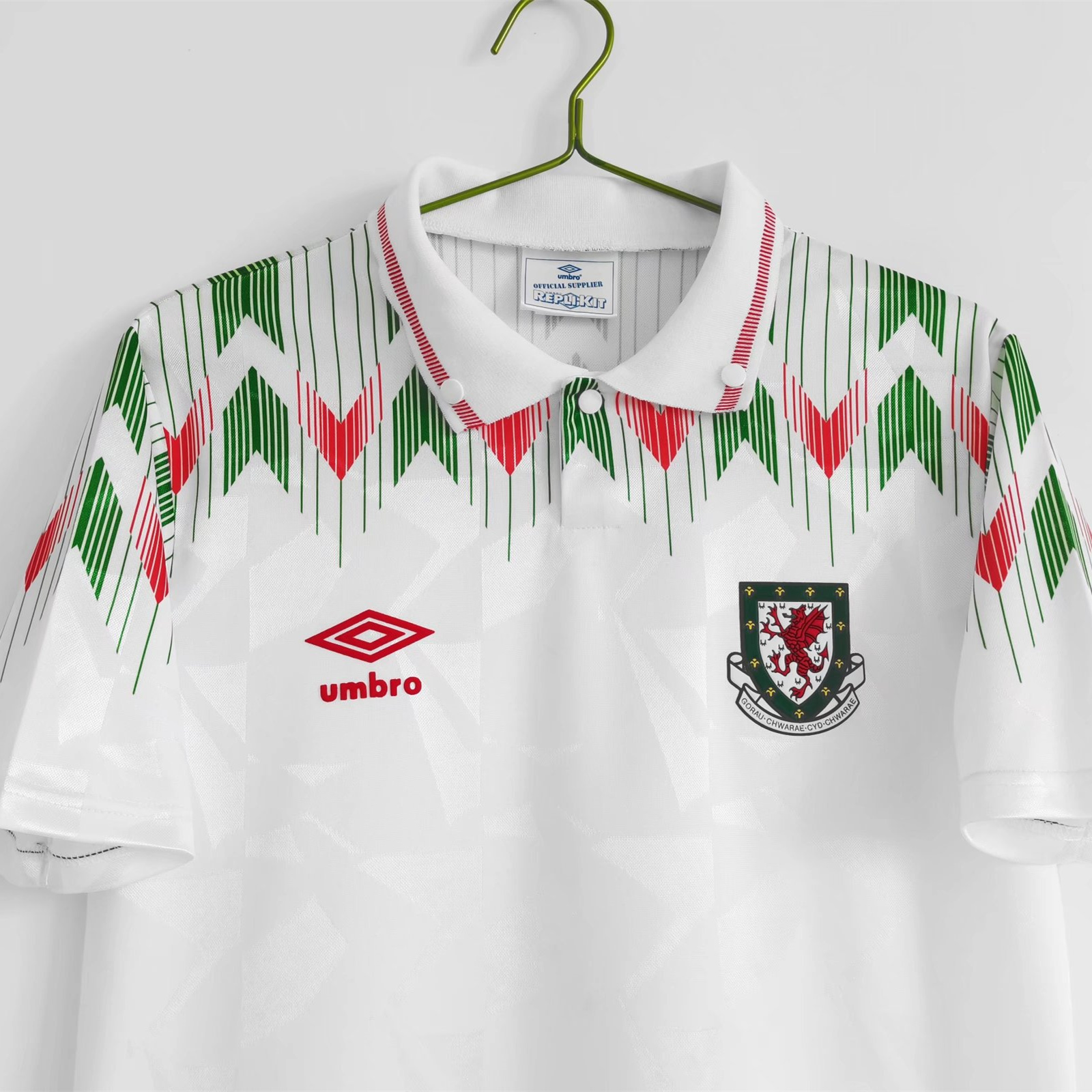 Retro Wales 1990-92 Away Stadium Jersey
