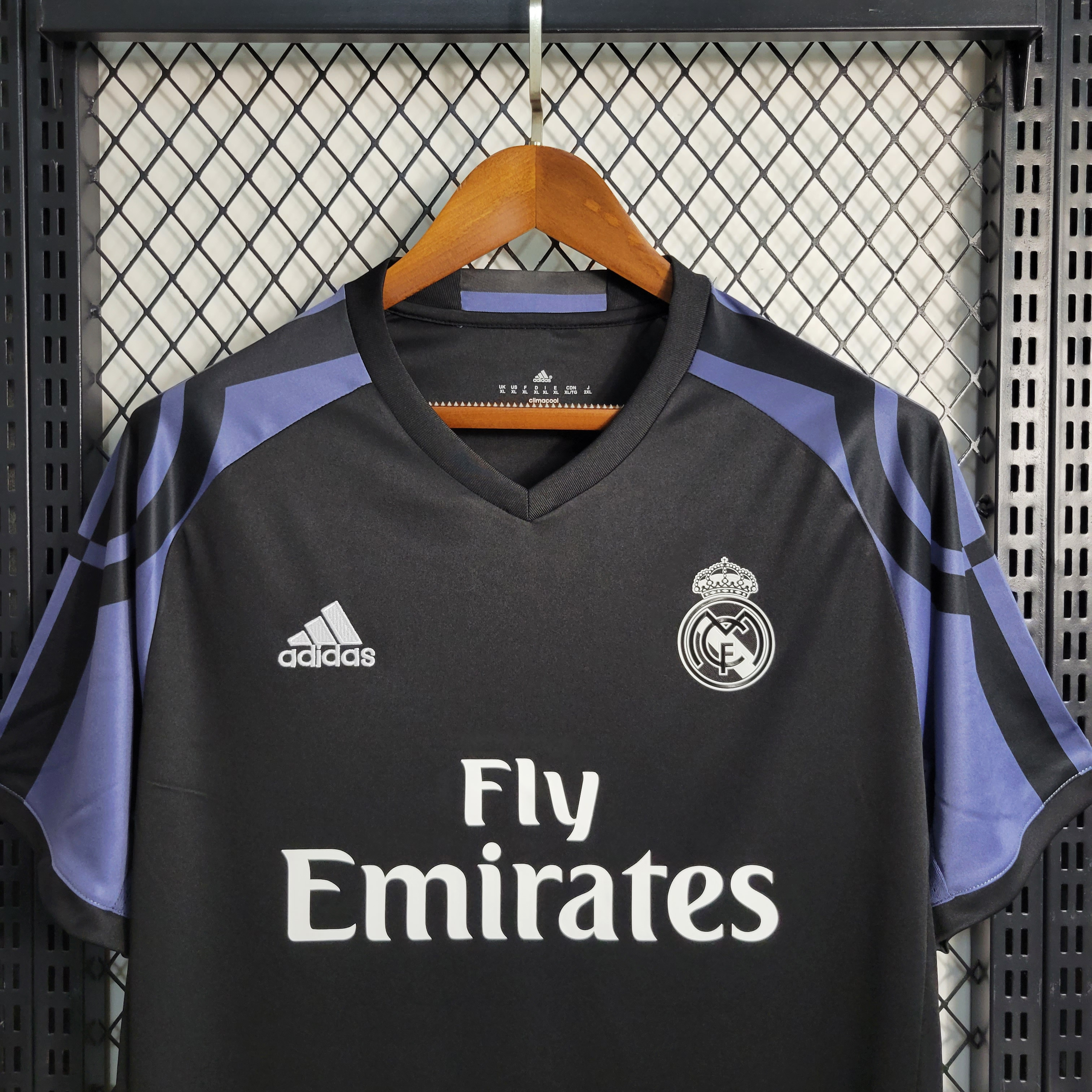 Real Madrid Retro 16-17 Third Jersey