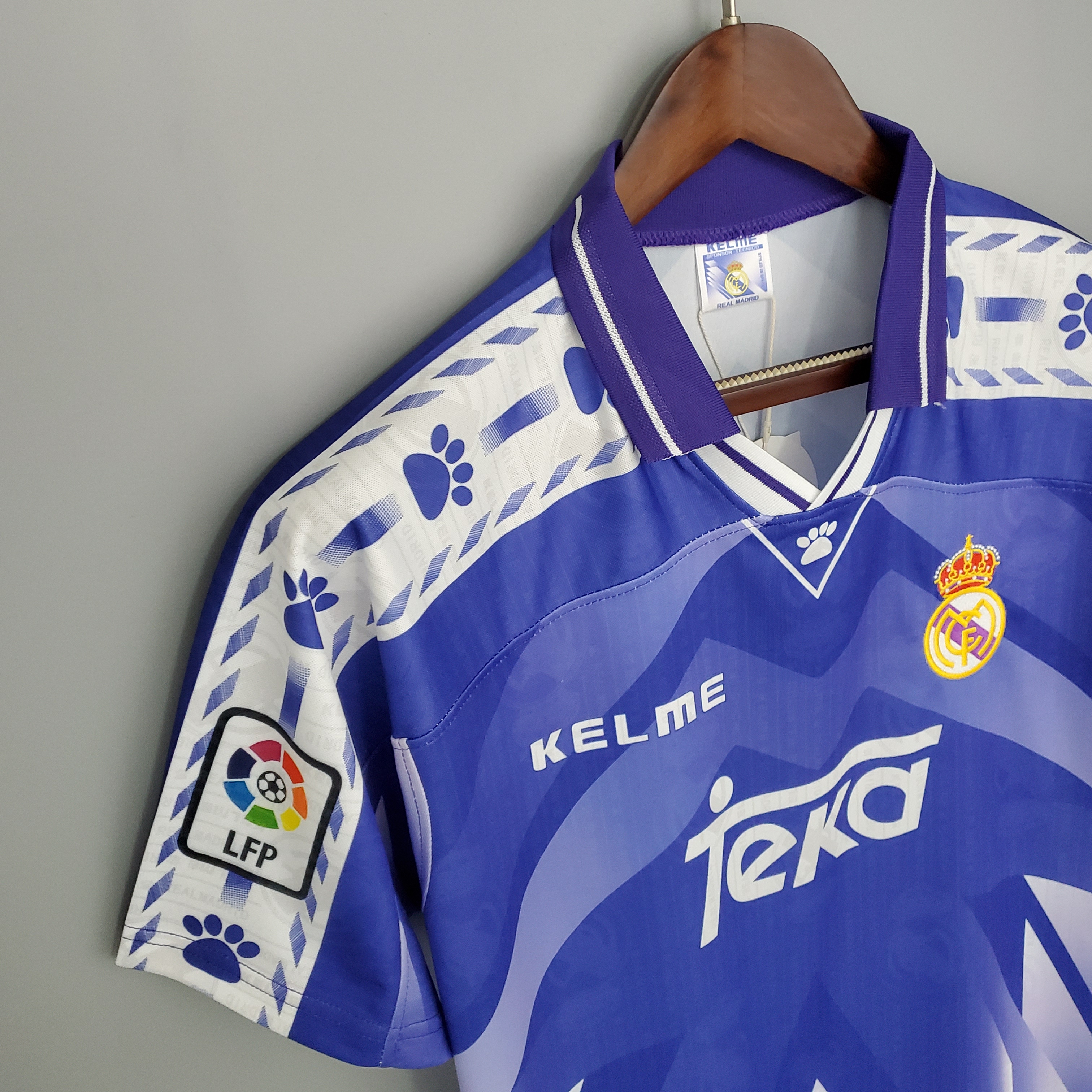 Retro Real Madrid 1996-97 Away Stadium Jersey