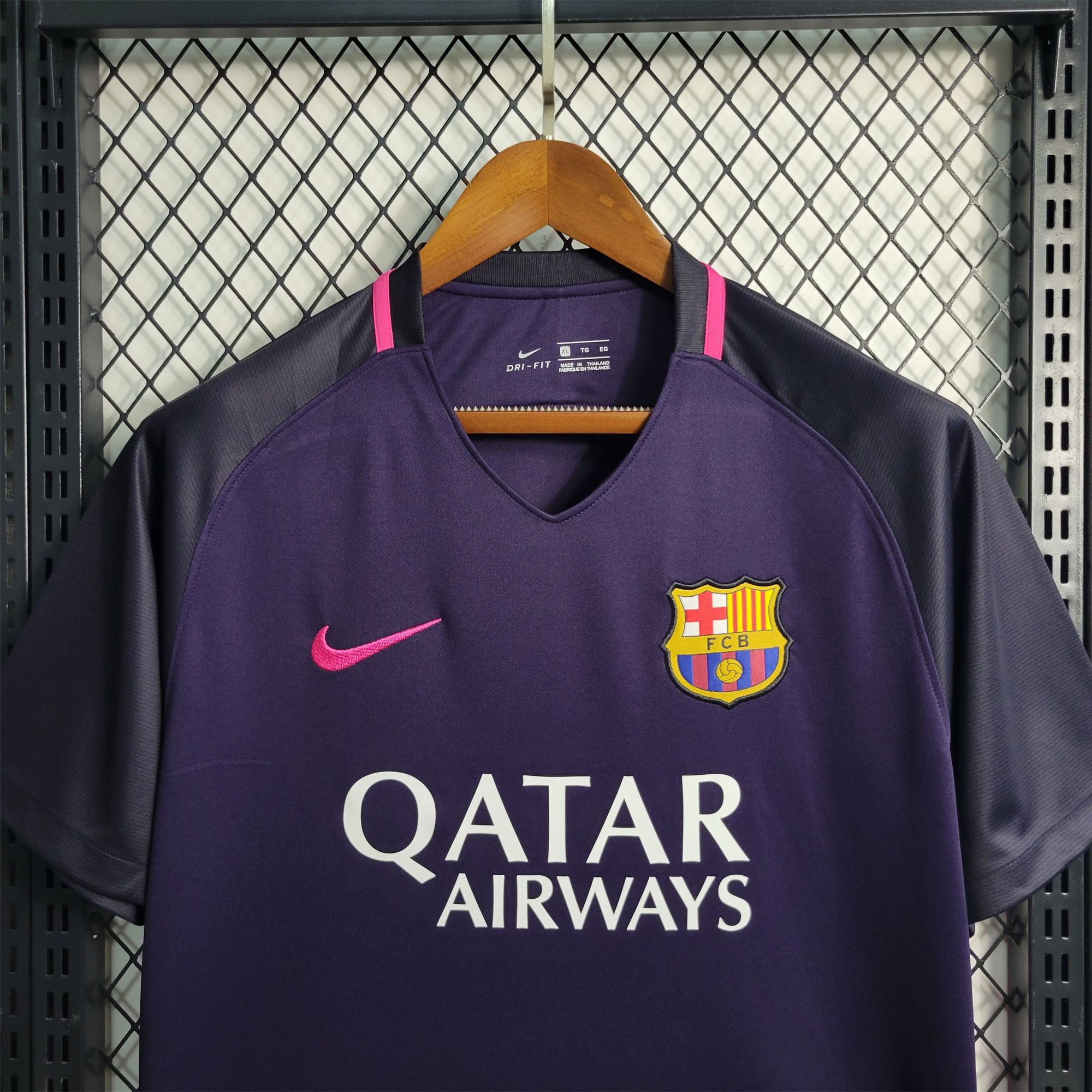 B.A.R.S.A Retro 16-17 Away Stadium Jersey
