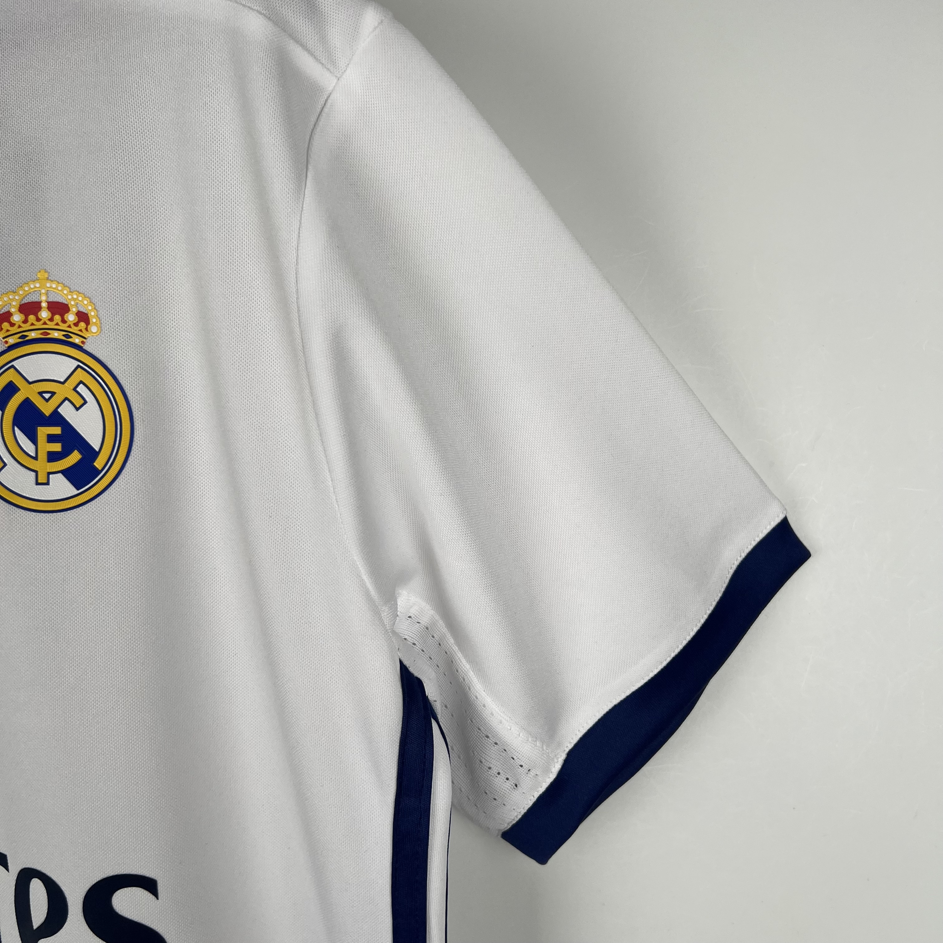 Retro Real Madrid 16-17 Home Stadium Jersey