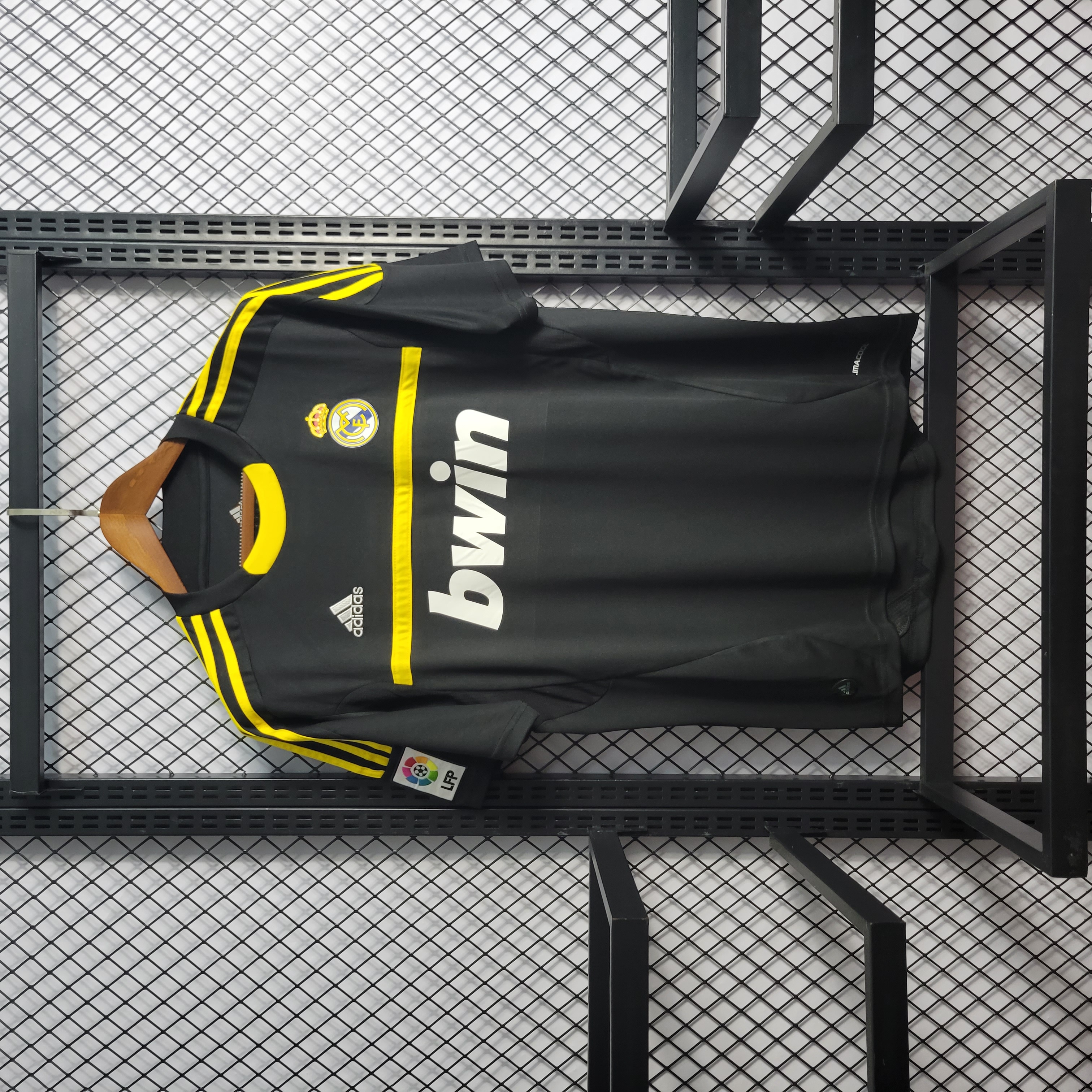 Retro Real Madrid 11-12 Black Goalkeeper Jersey