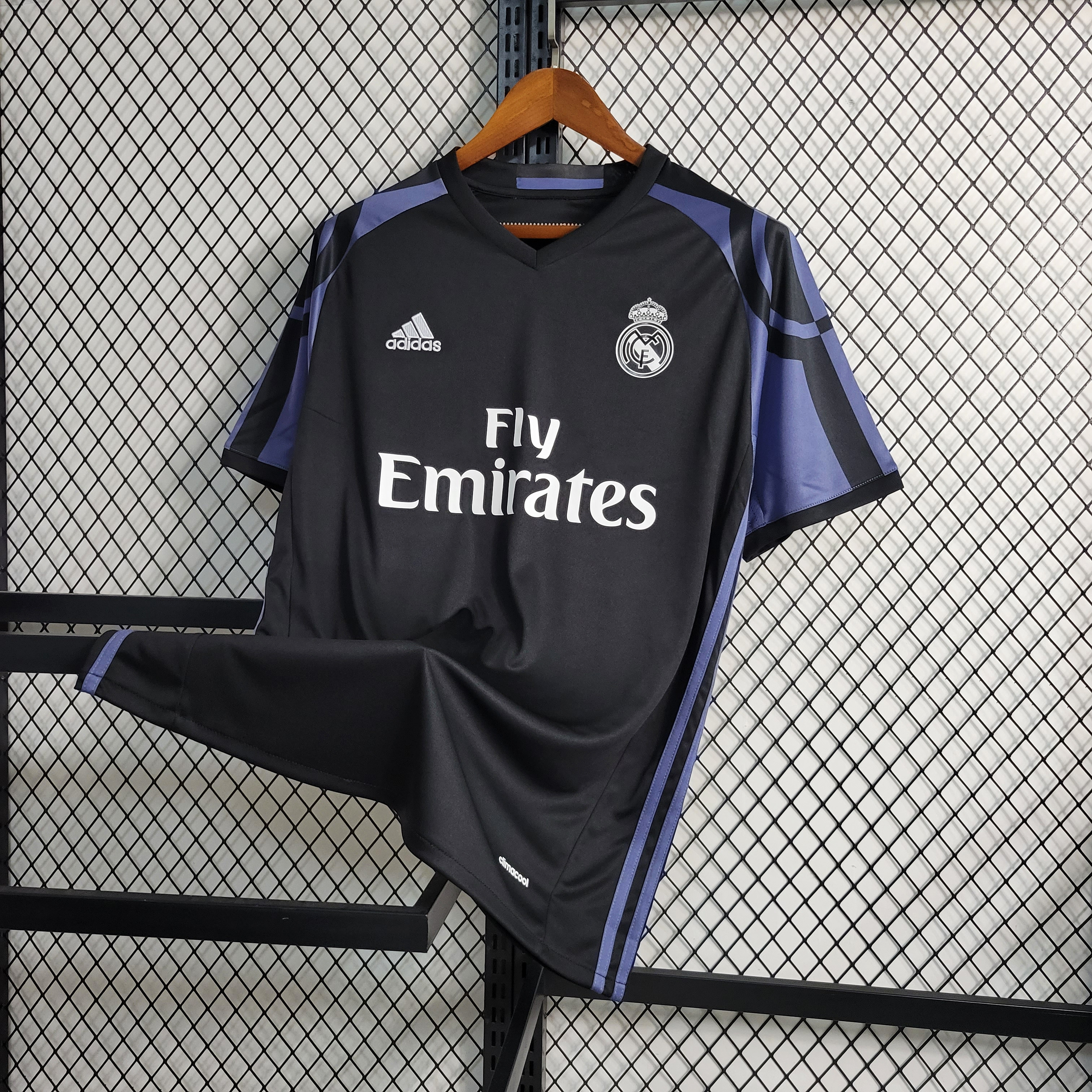 Real Madrid Retro 16-17 Third Jersey