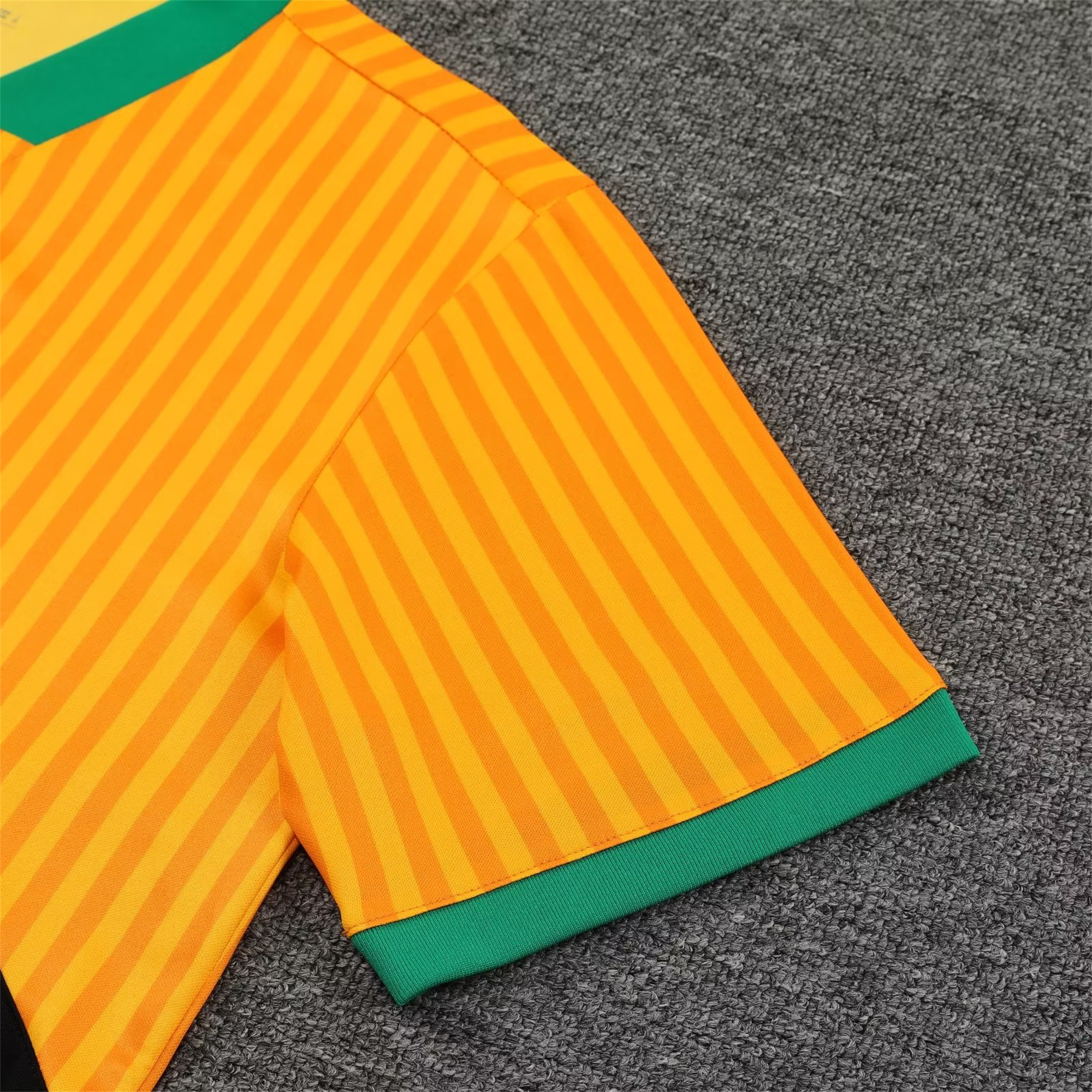 Bayern Munich 23-24 Short-Sleeve Training Set - Yellow