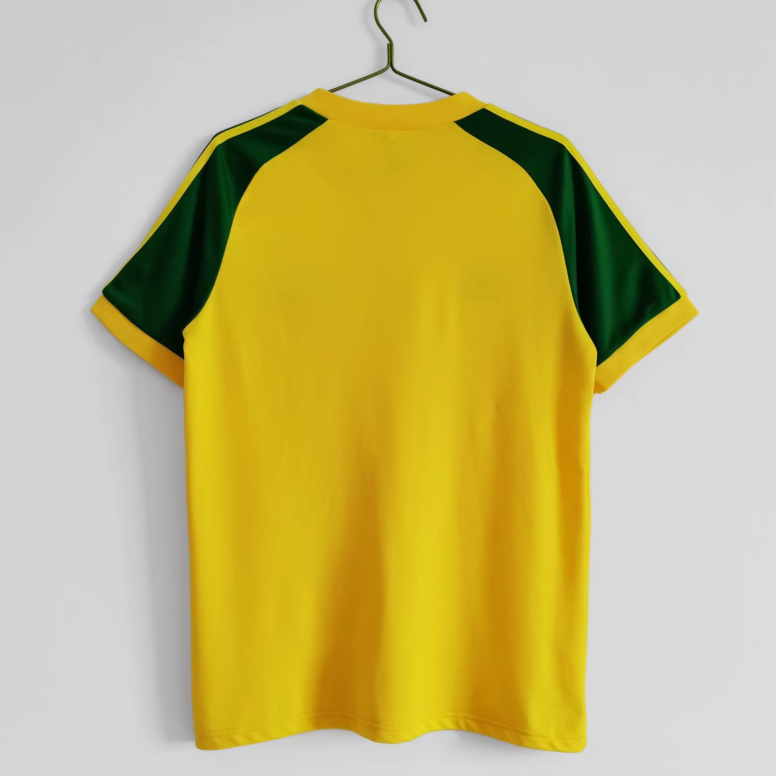 Retro Wales 1982 Away Stadium Jersey